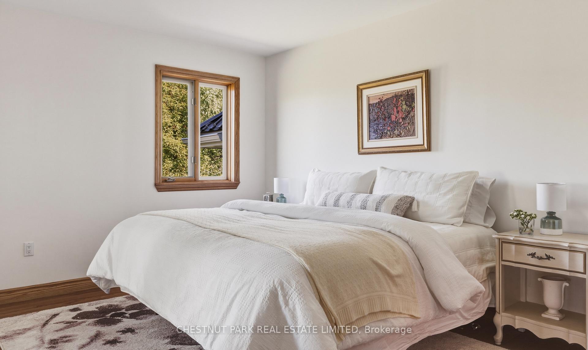 6 Bedroom Single Family Home/House's Image 12