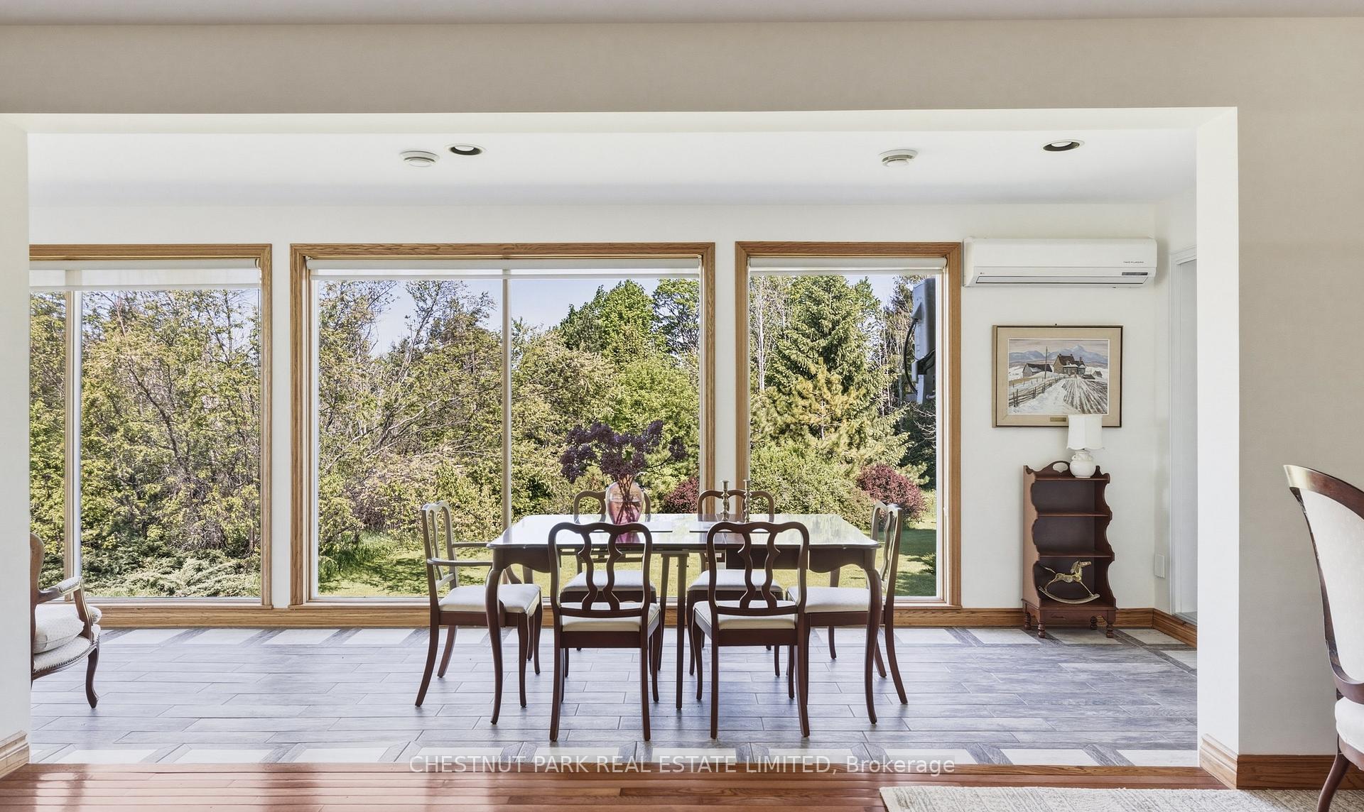 6 Bedroom Single Family Home/House's Image 10