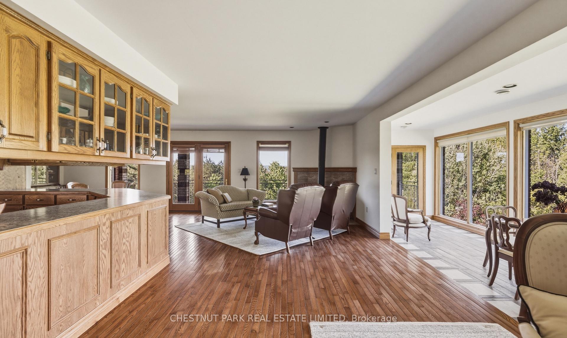 6 Bedroom Single Family Home/House's Image 6