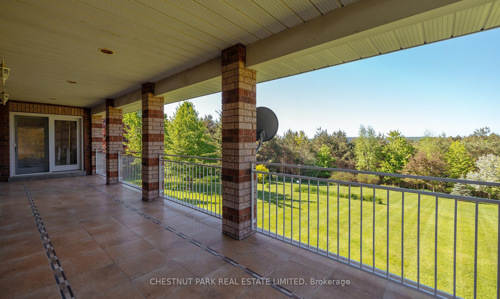 6 Bedroom Single Family Home/House's Image 21