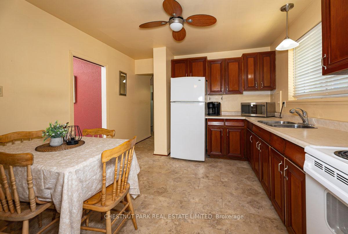 4 Bedroom Single Family Home/House's Image 4