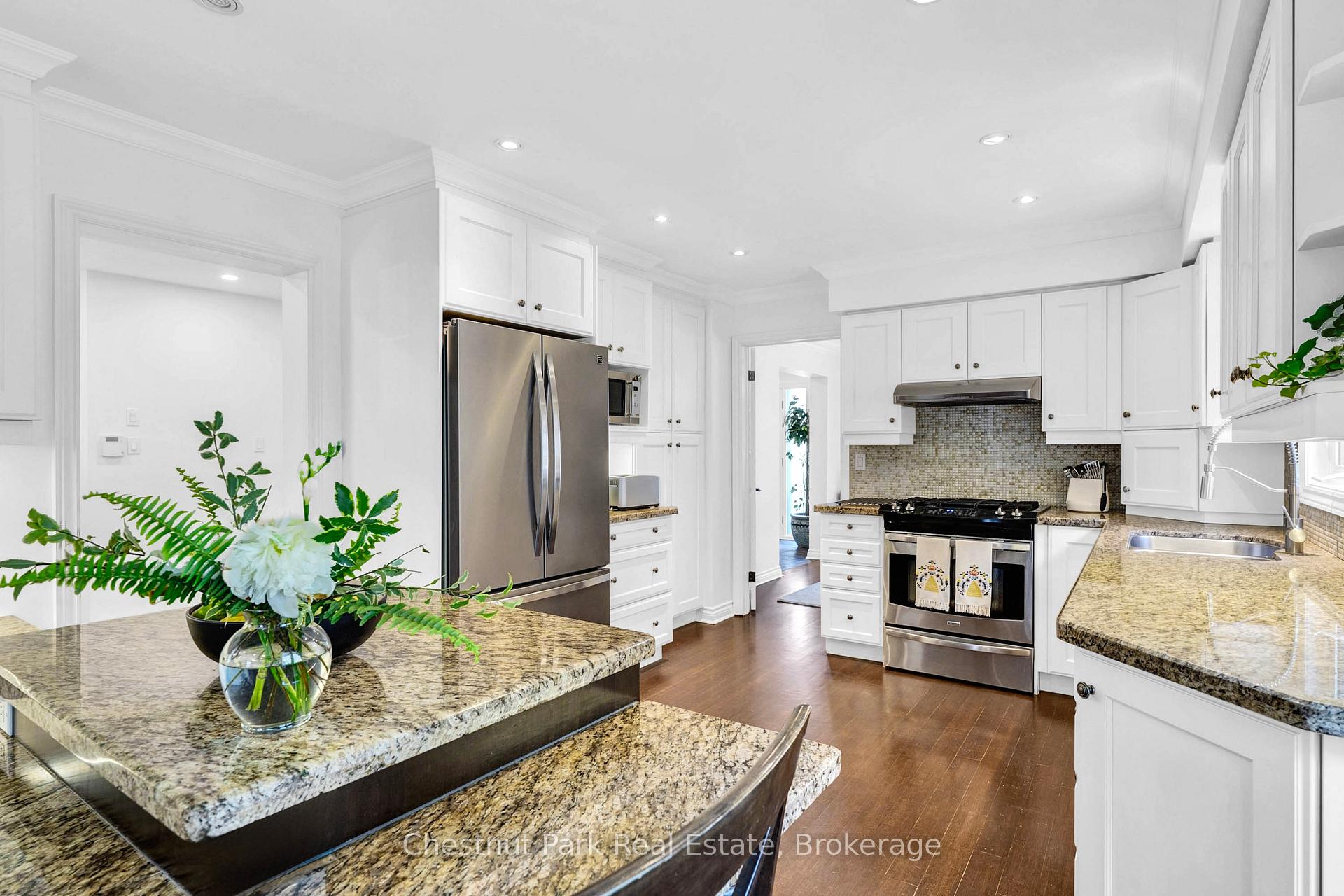 6 Bedroom Single Family Home/House's Image 8
