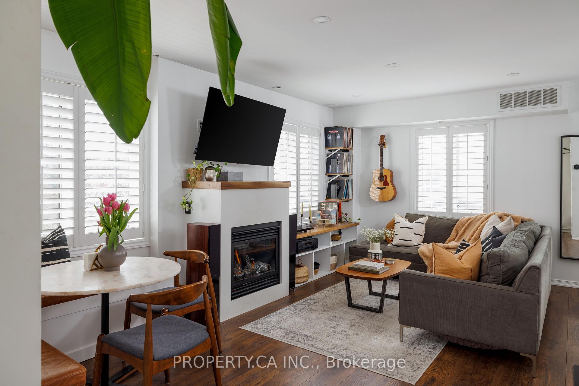 819 - 12 Sudbury Street Toronto Ontario Canada Sale residential Mary Pinelli Royal LePage Signature Realty, Brokerage*