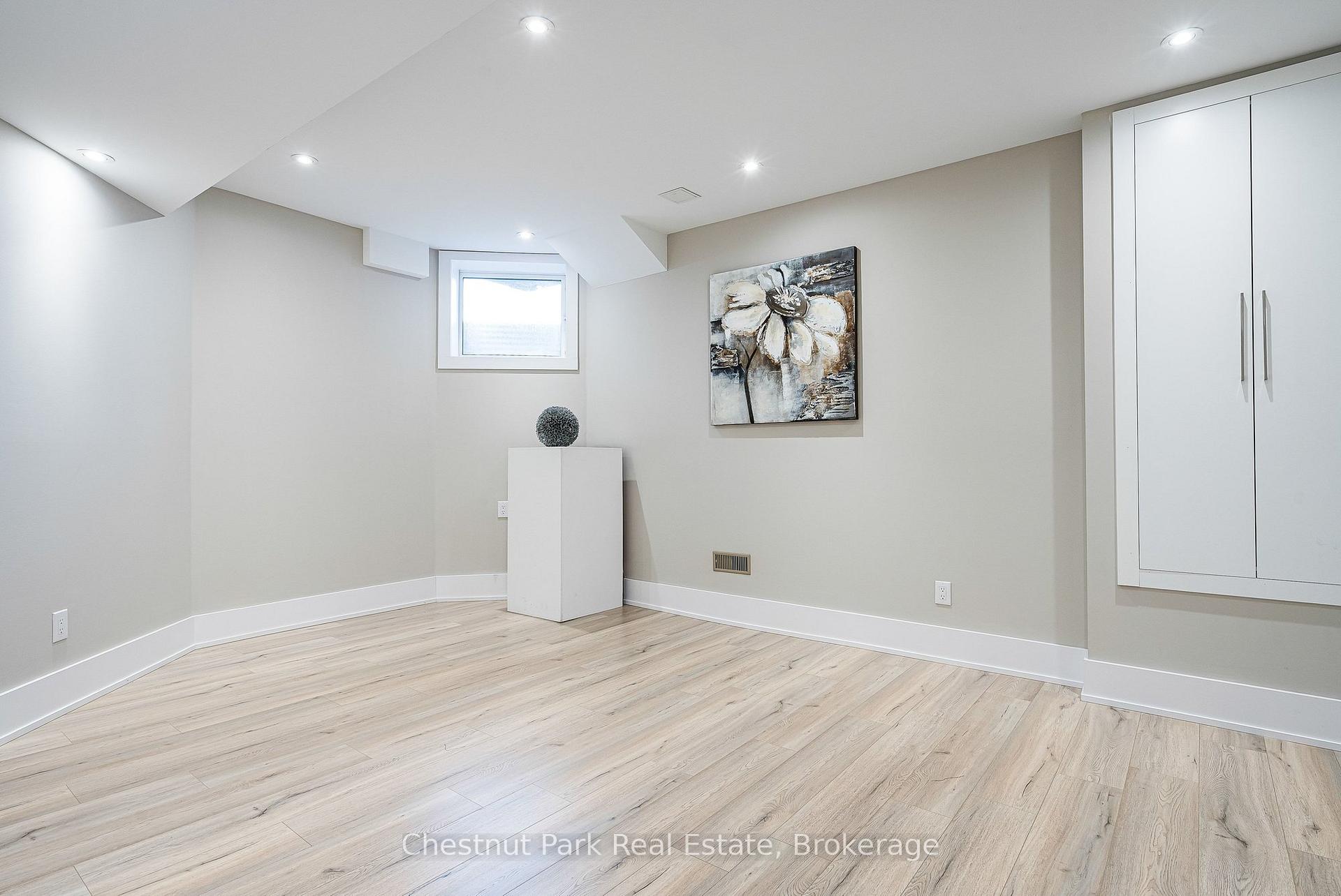 5 Bedroom Single Family Home/House's Image 34