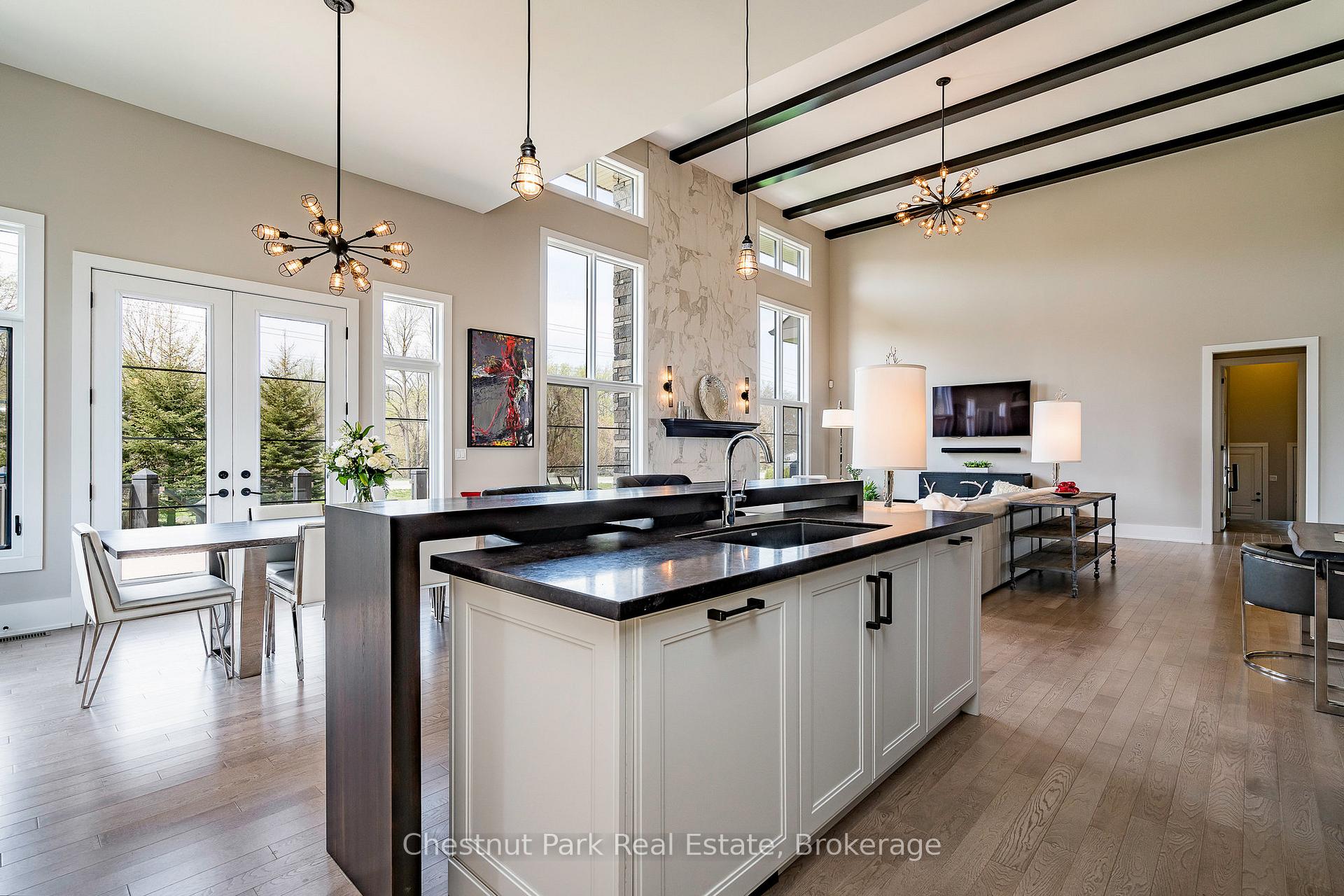 5 Bedroom Single Family Home/House's Image 11