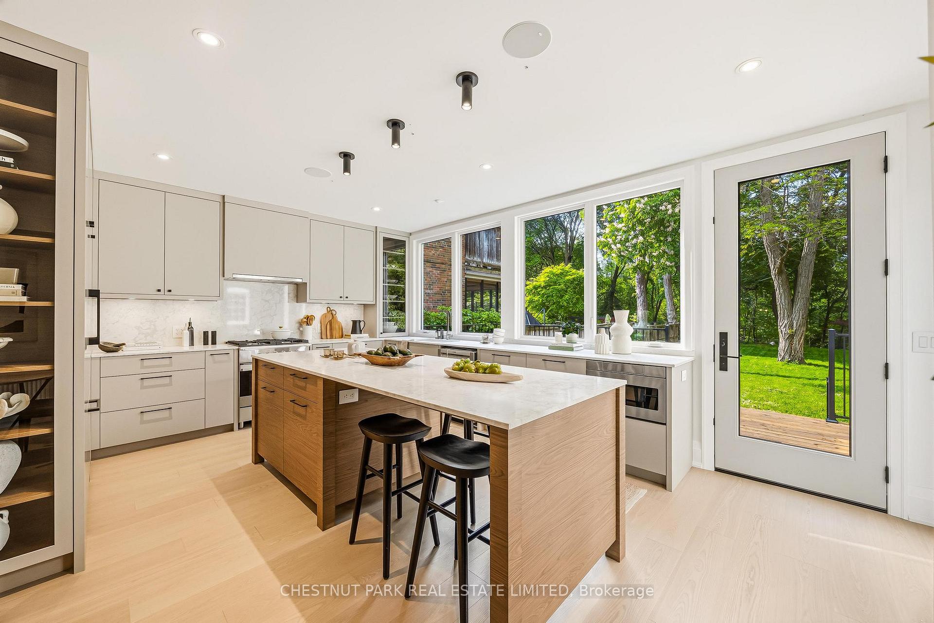 5 Bedroom Single Family Home/House's Image 7