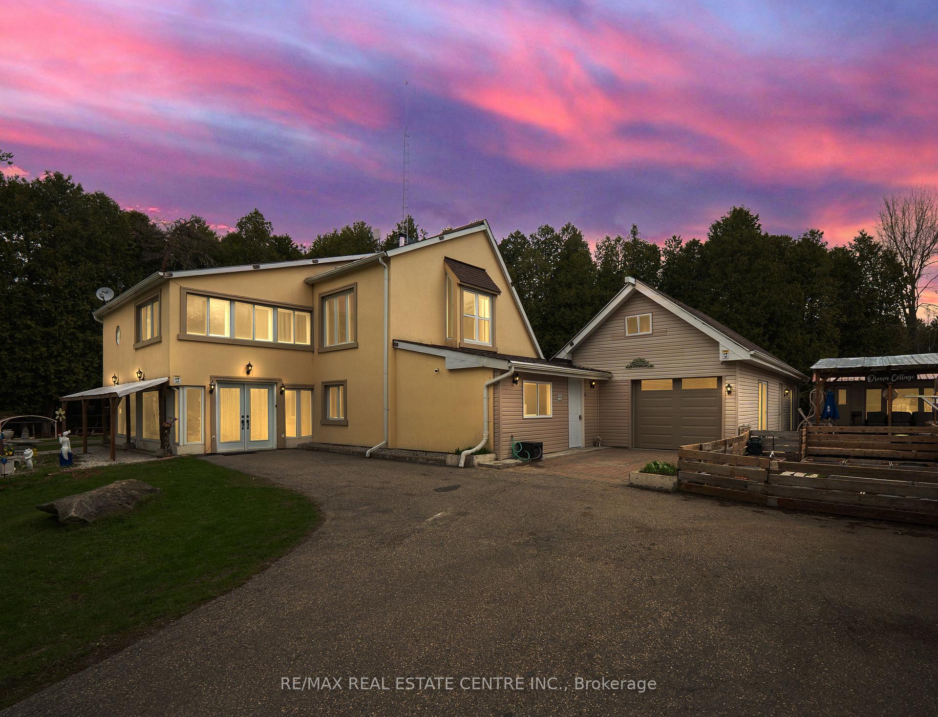 11099 Sixth Line Nassagaweya Milton Ontario Canada Sale residential Vik Mehmi RE/MAX Real Estate Centre Inc., Brokerage *