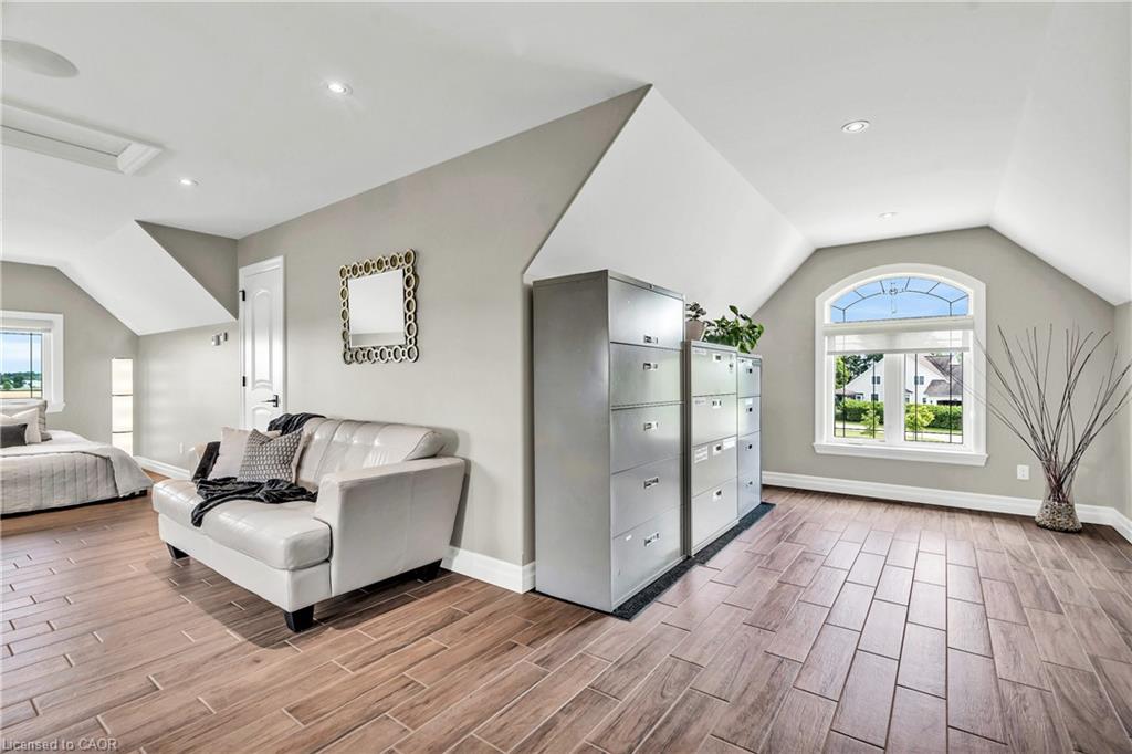5 Bedroom Single Family Home/House's Image 31