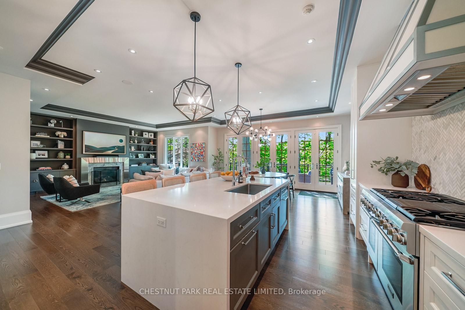 6 Bedroom Single Family Home/House's Image 10