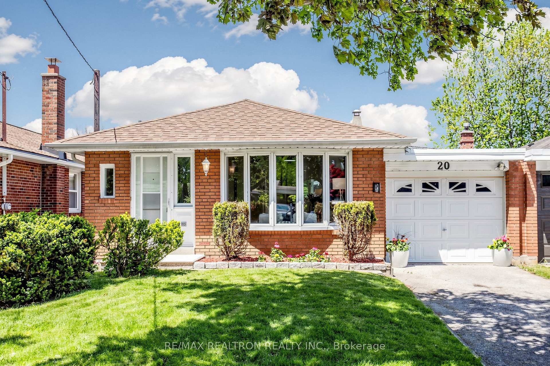 20 Doonaree Drive Toronto Ontario Canada Sale residential Mehrdad Maghsoud RE/MAX Realtron Realty Inc., Brokerage*