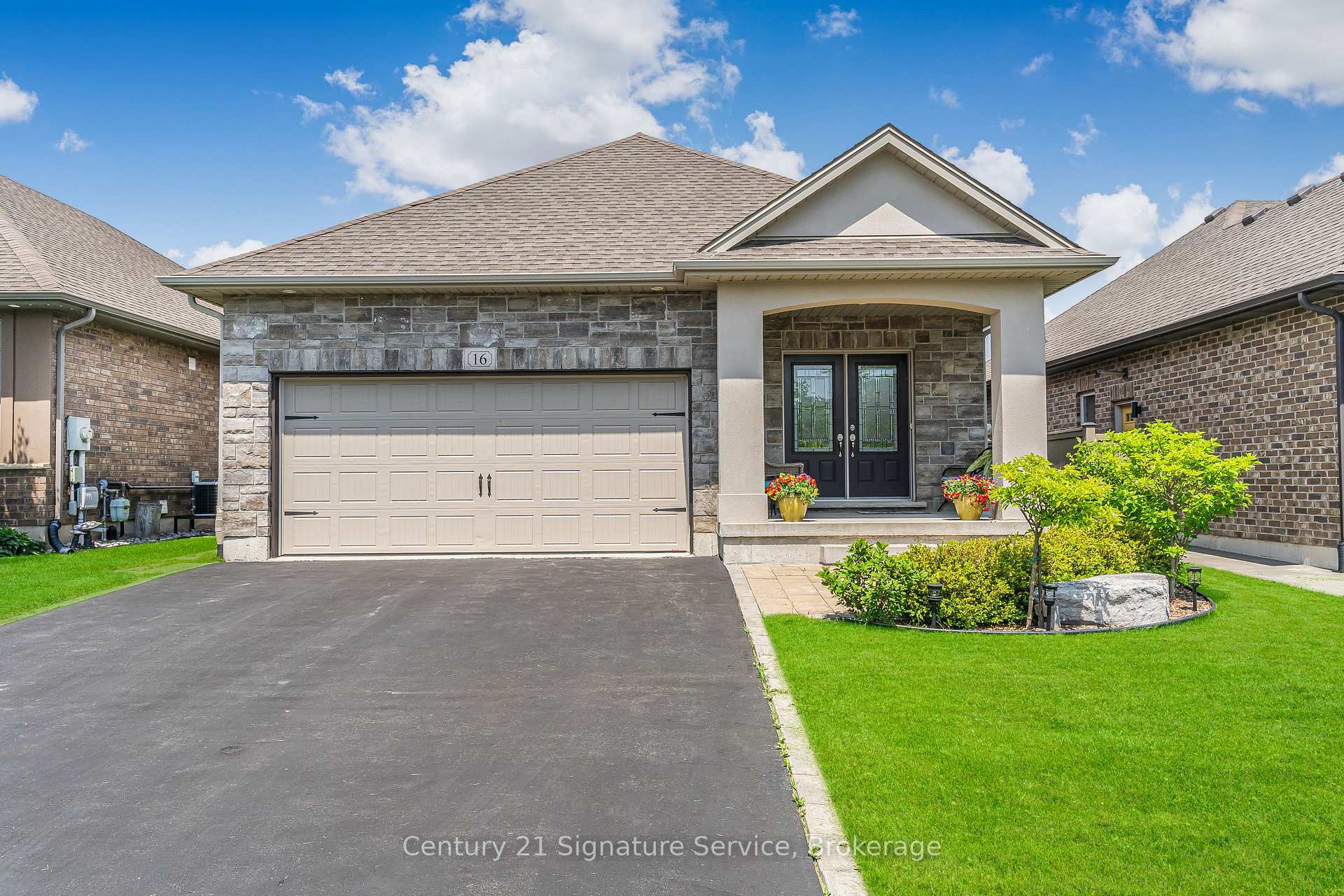 16 Gaiser Road Welland Ontario Canada Sale residential Lee Miguel Gonzalez Century 21 Signature Service, Brokerage