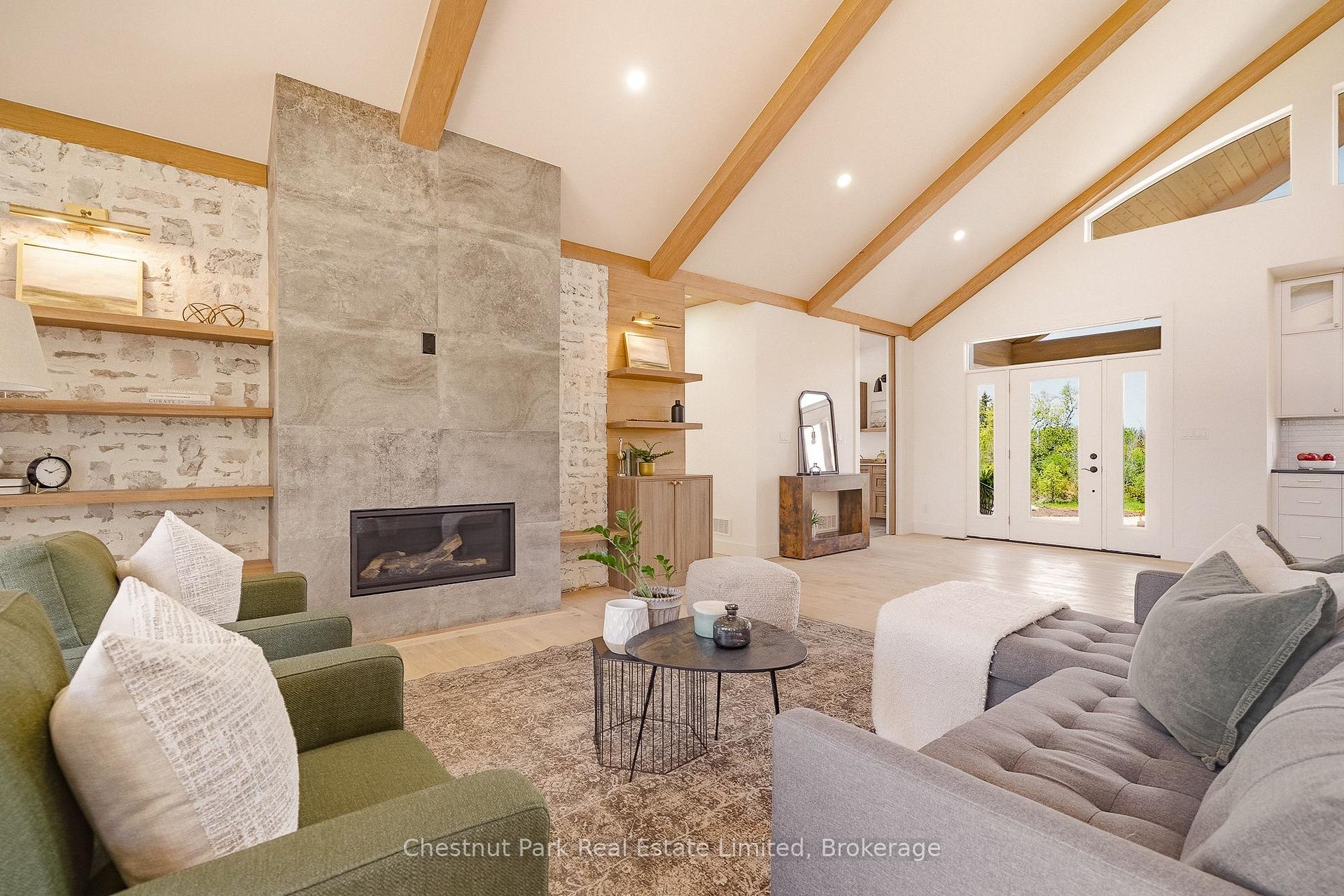 6 Bedroom Single Family Home/House's Image 15