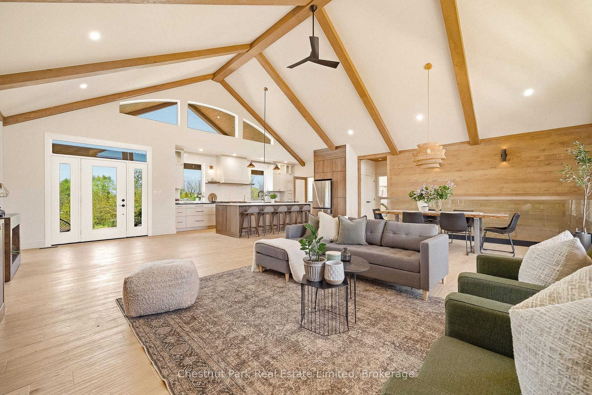 6 Bedroom Single Family Home/House's Image 16