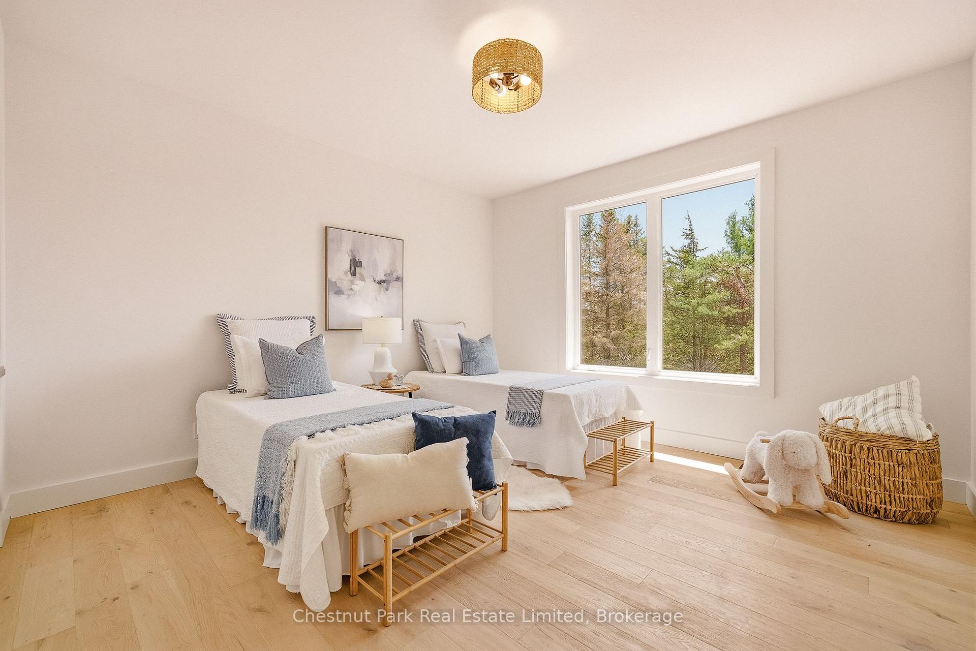 6 Bedroom Single Family Home/House's Image 26
