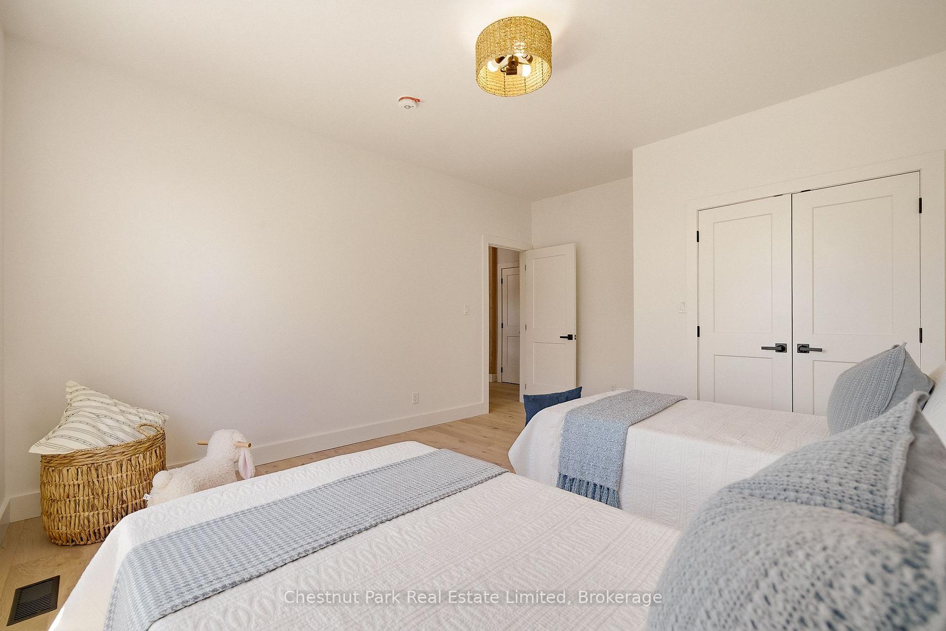 6 Bedroom Single Family Home/House's Image 27