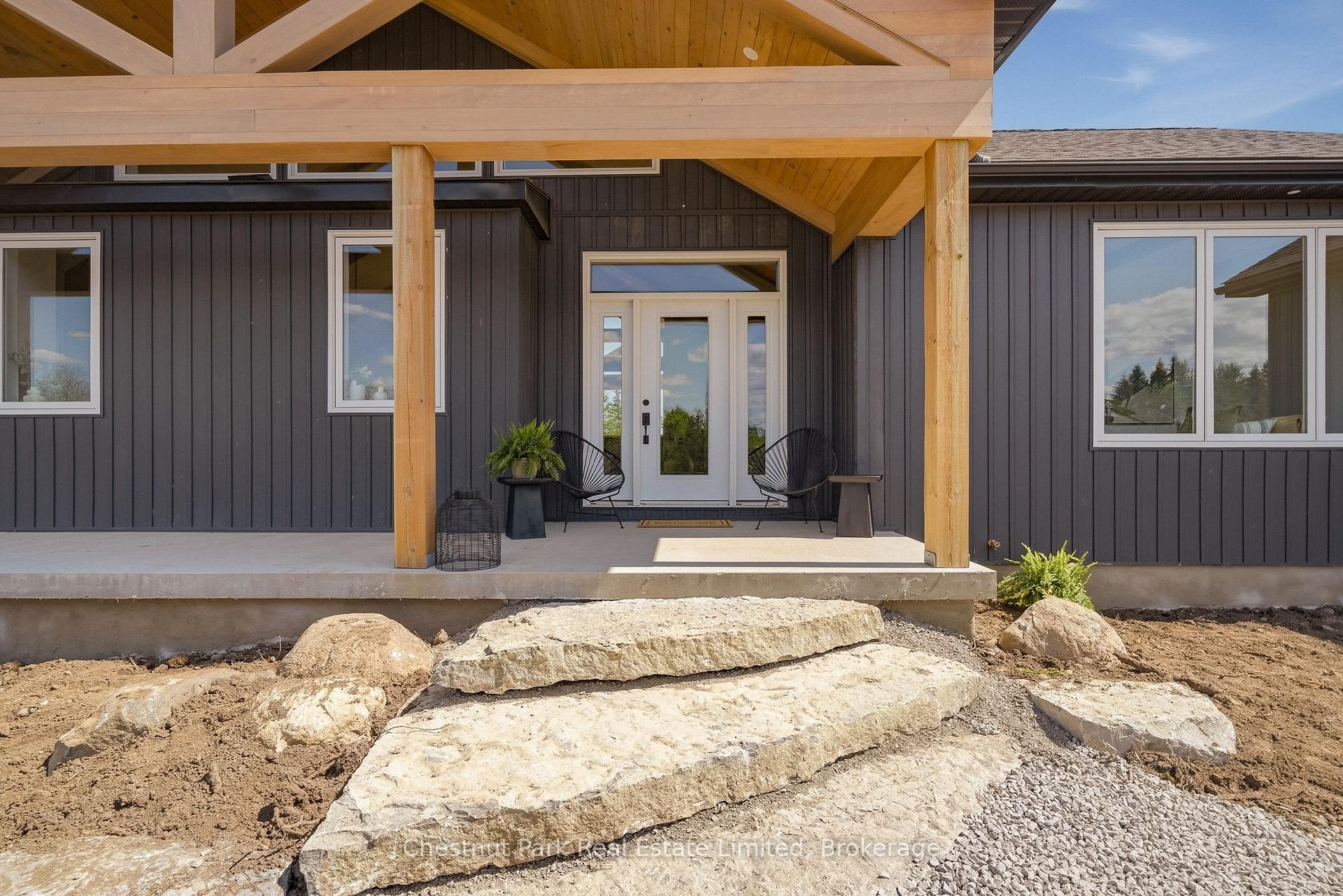 6 Bedroom Single Family Home/House's Image 4