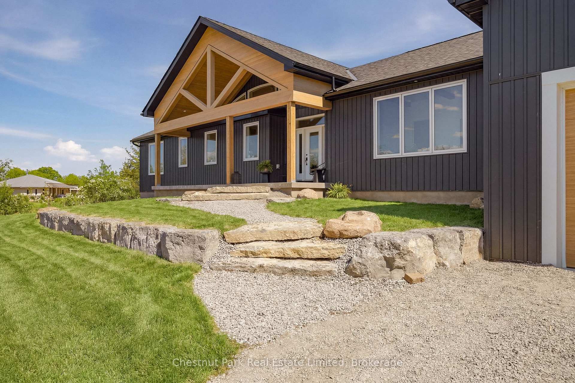 6 Bedroom Single Family Home/House's Image 3
