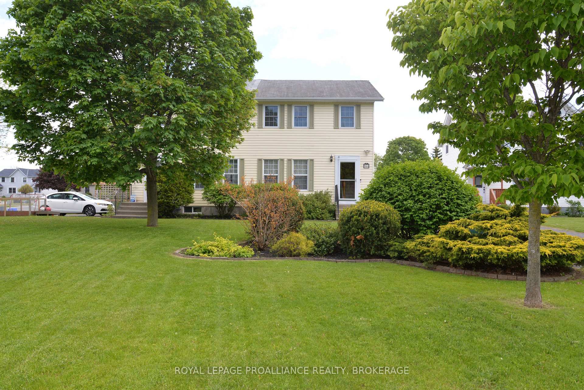 964 Uxbridge Crescent Kingston Ontario Canada Sale residential TEAM TALLEN Royal LePage Proalliance Realty, Brokerage