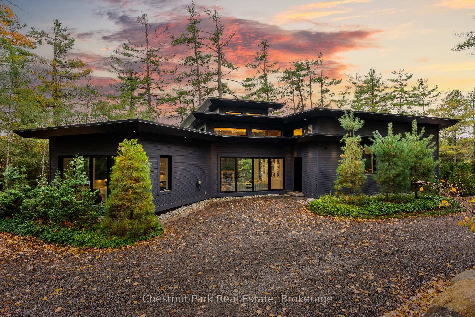 6 Bedroom Single Family Home/House's Image 20