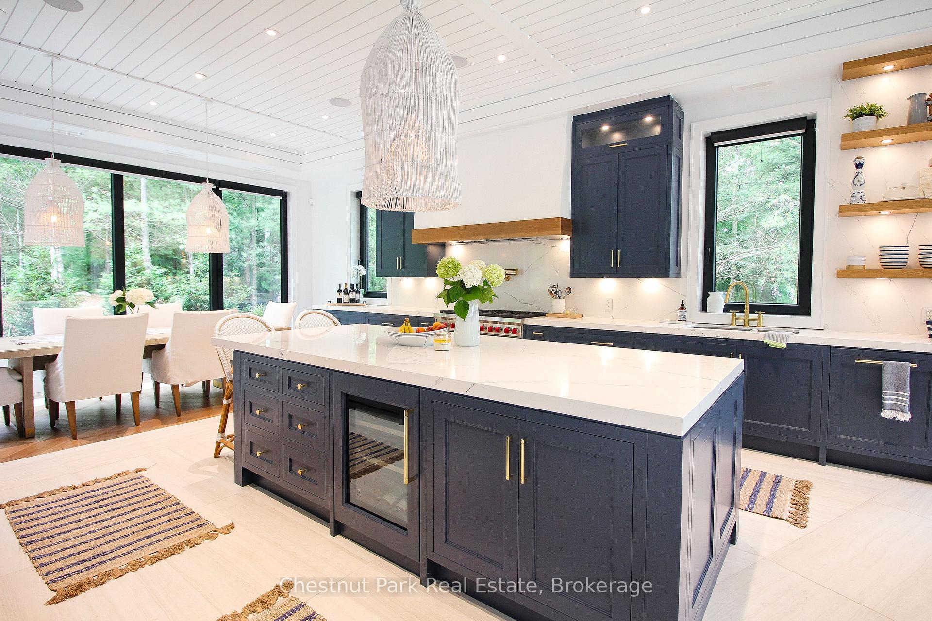 6 Bedroom Single Family Home/House's Image 6