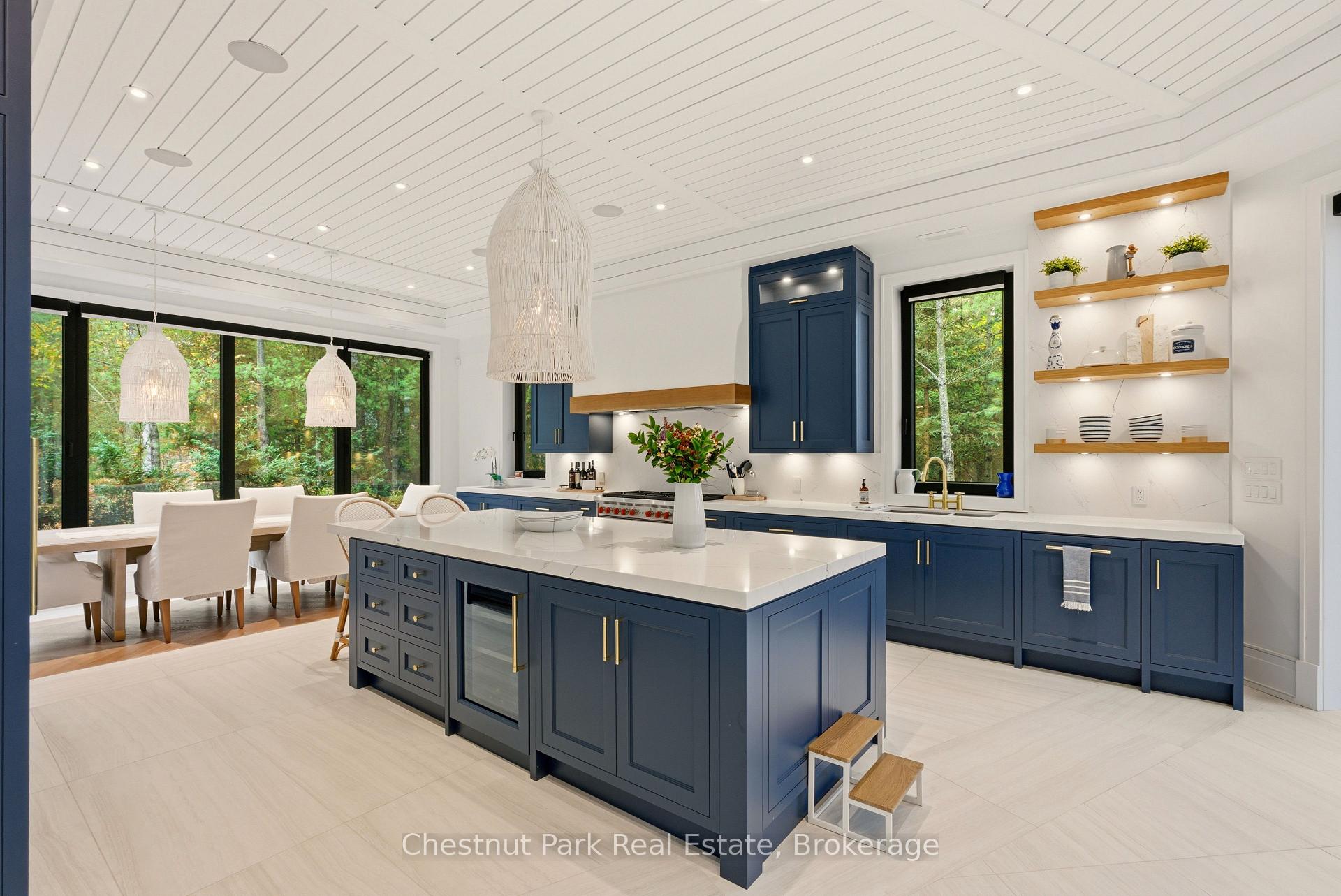 6 Bedroom Single Family Home/House's Image 5