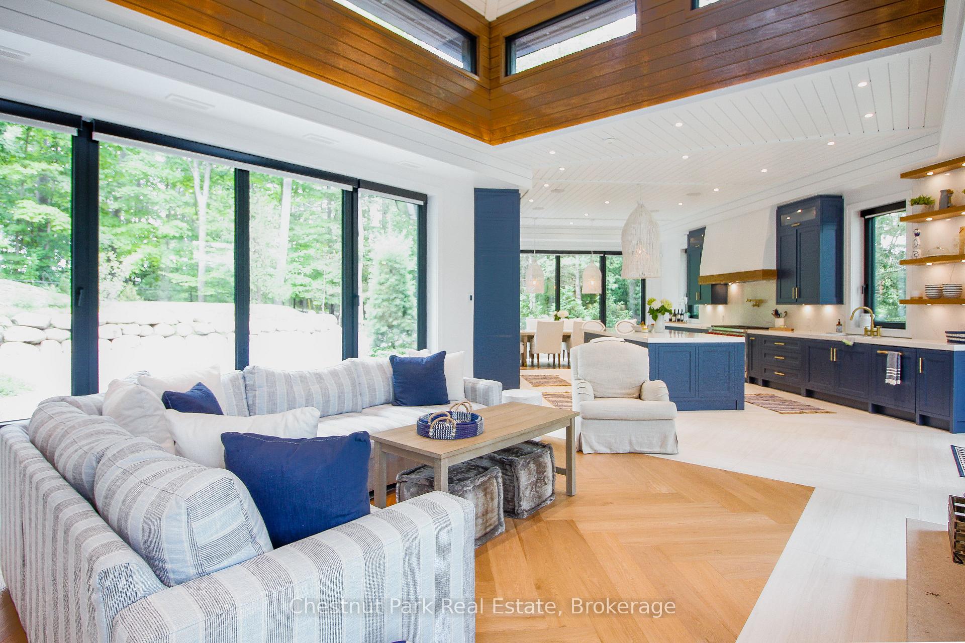 6 Bedroom Single Family Home/House's Image 4