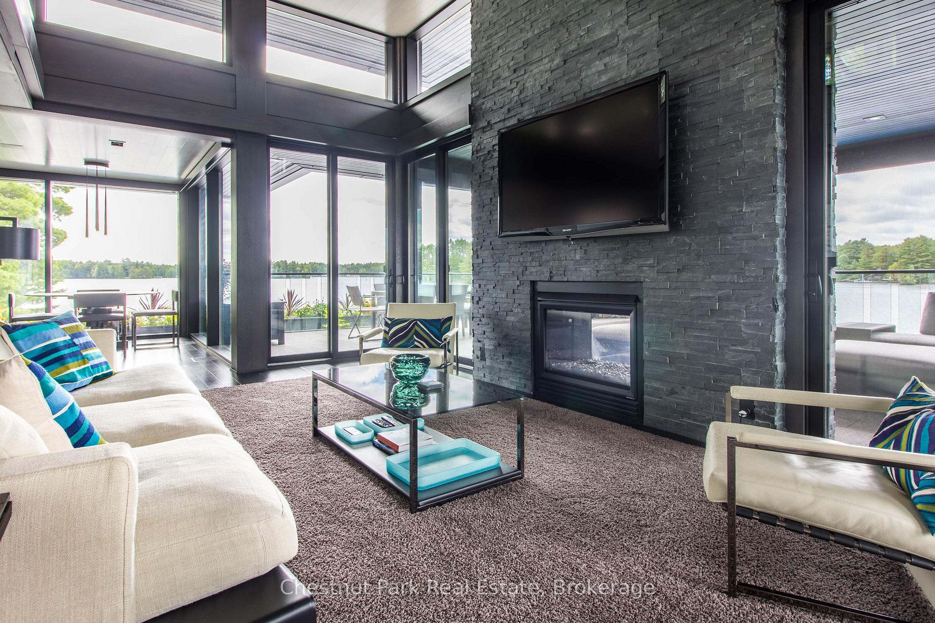 6 Bedroom Single Family Home/House's Image 16