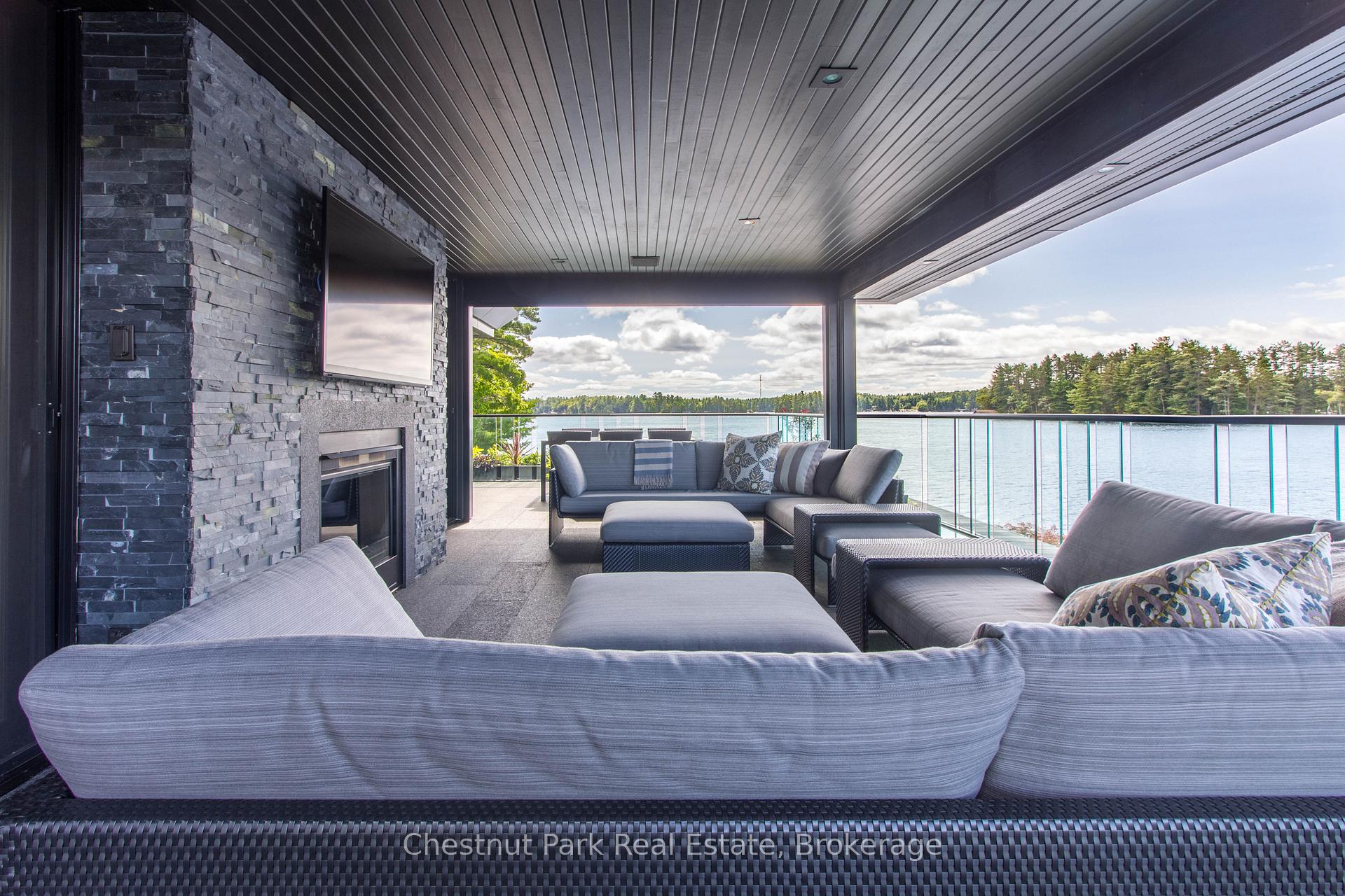 6 Bedroom Single Family Home/House's Image 14