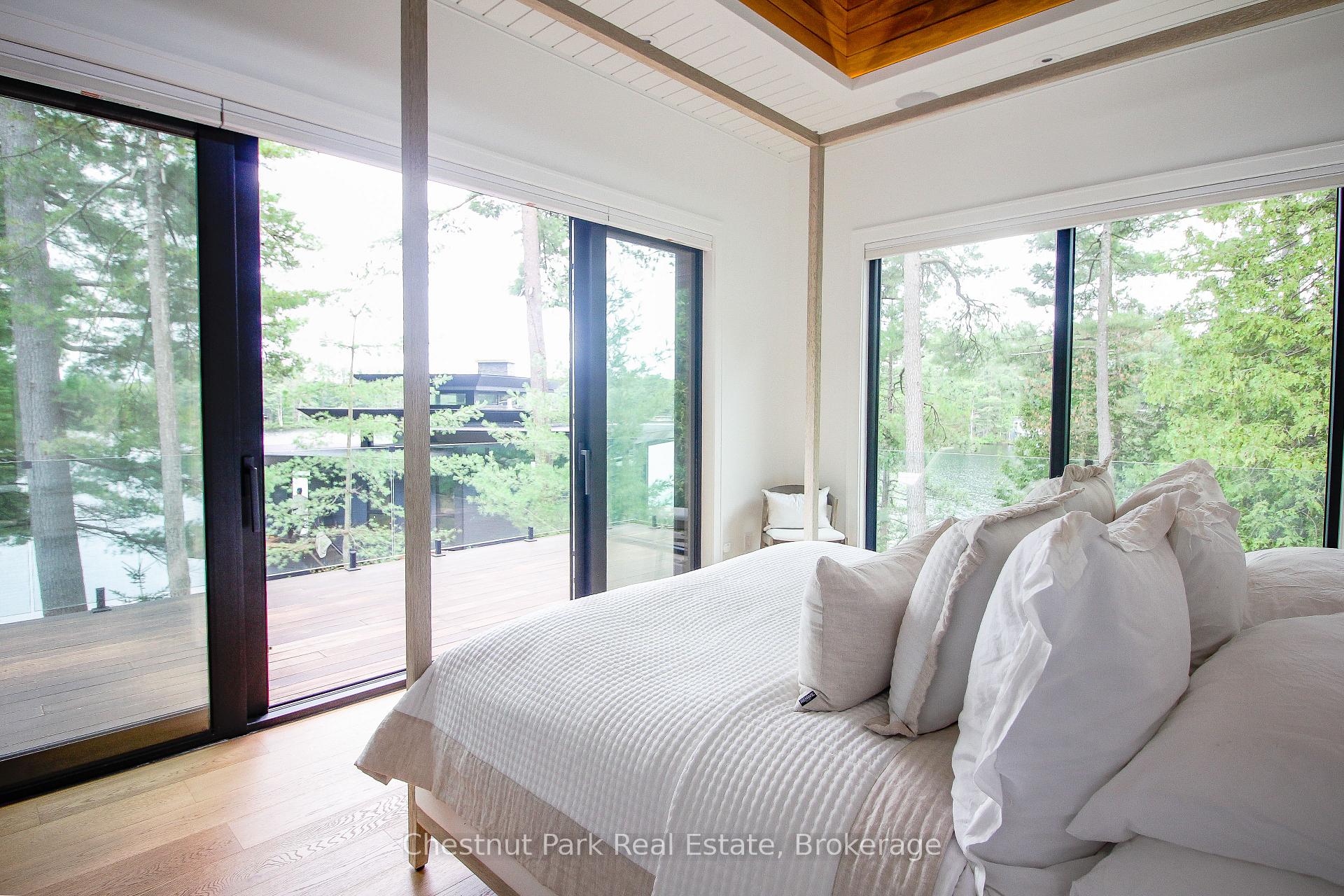 6 Bedroom Single Family Home/House's Image 11