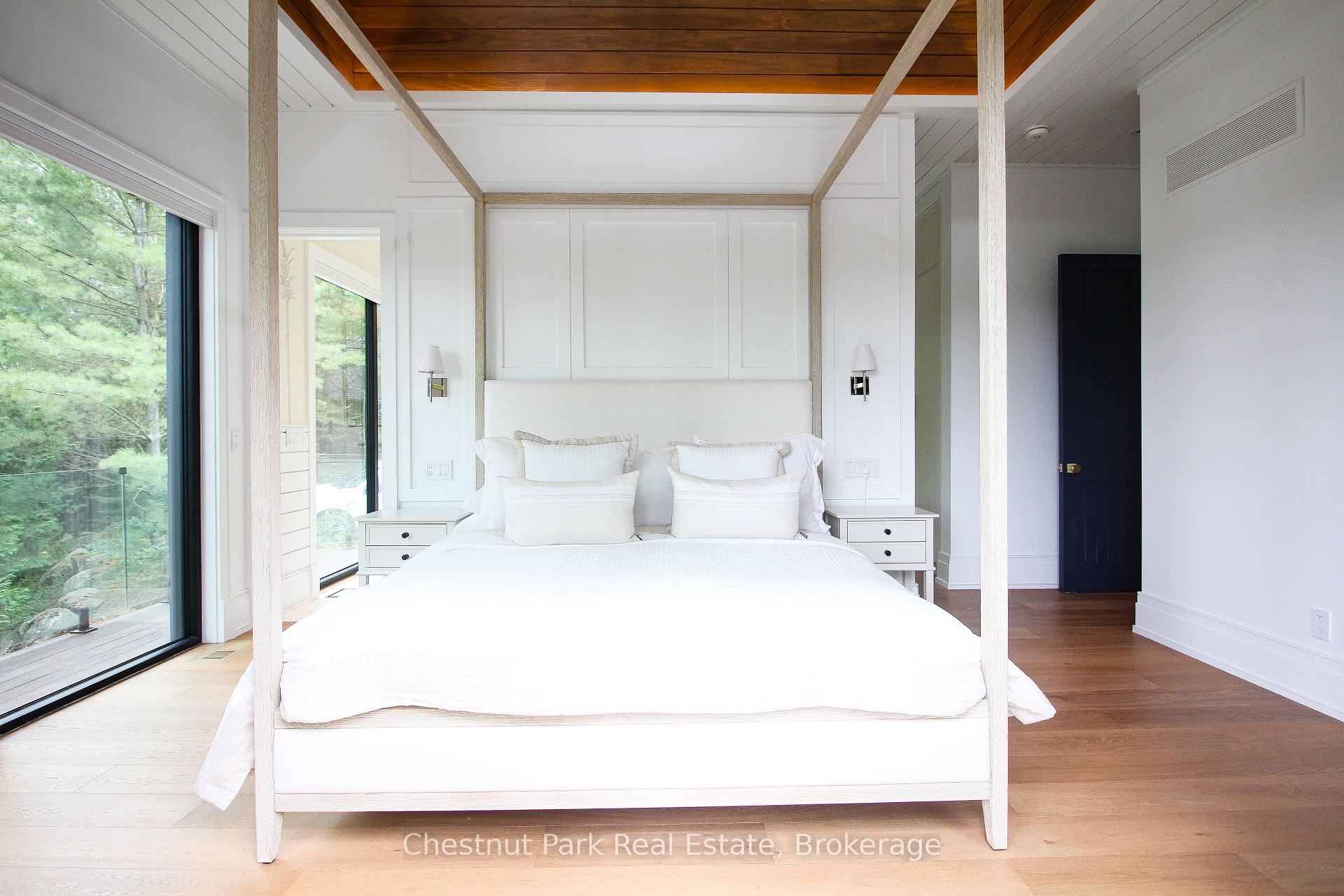 6 Bedroom Single Family Home/House's Image 10