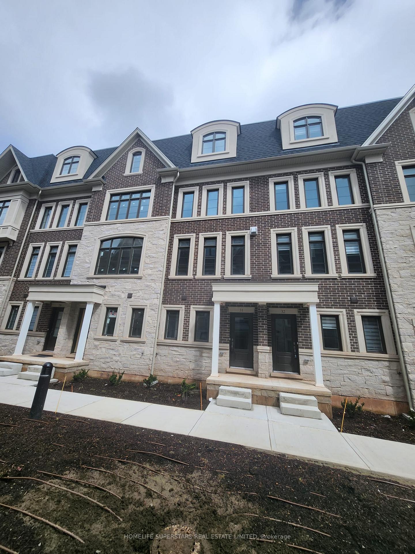31 - 280 Melody Common E Oakville Ontario Canada Rent residential Vikram Kaler HomeLife Superstars Real Estate Ltd., Brokerage*