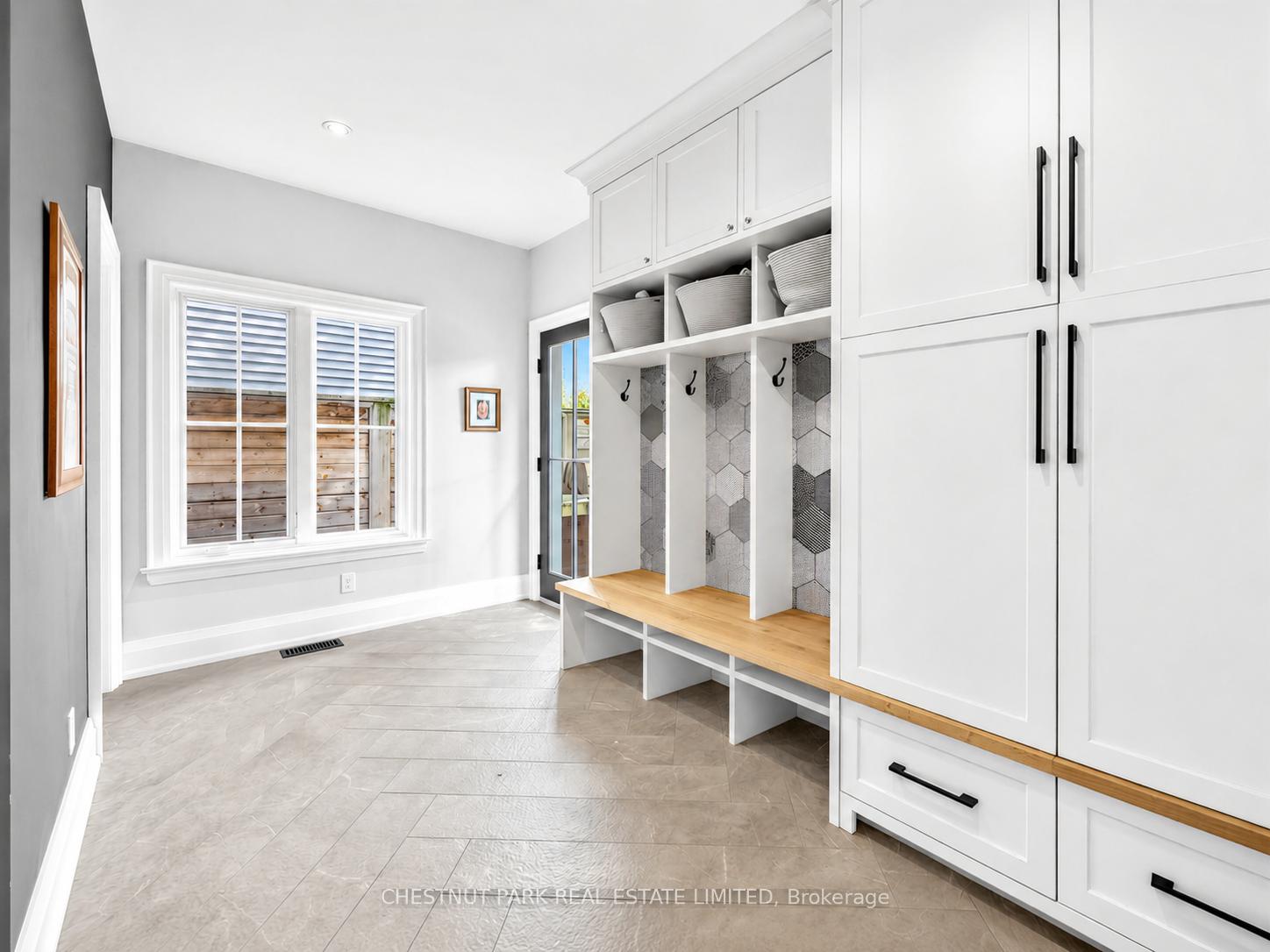 5 Bedroom Single Family Home/House's Image 15