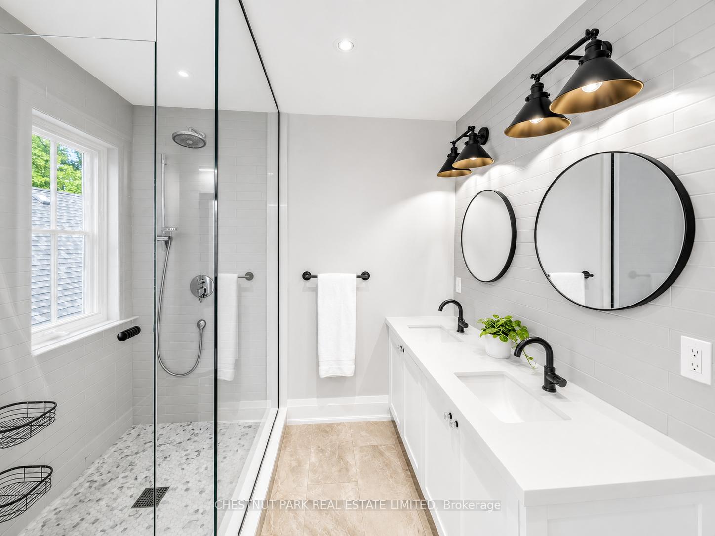 5 Bedroom Single Family Home/House's Image 28