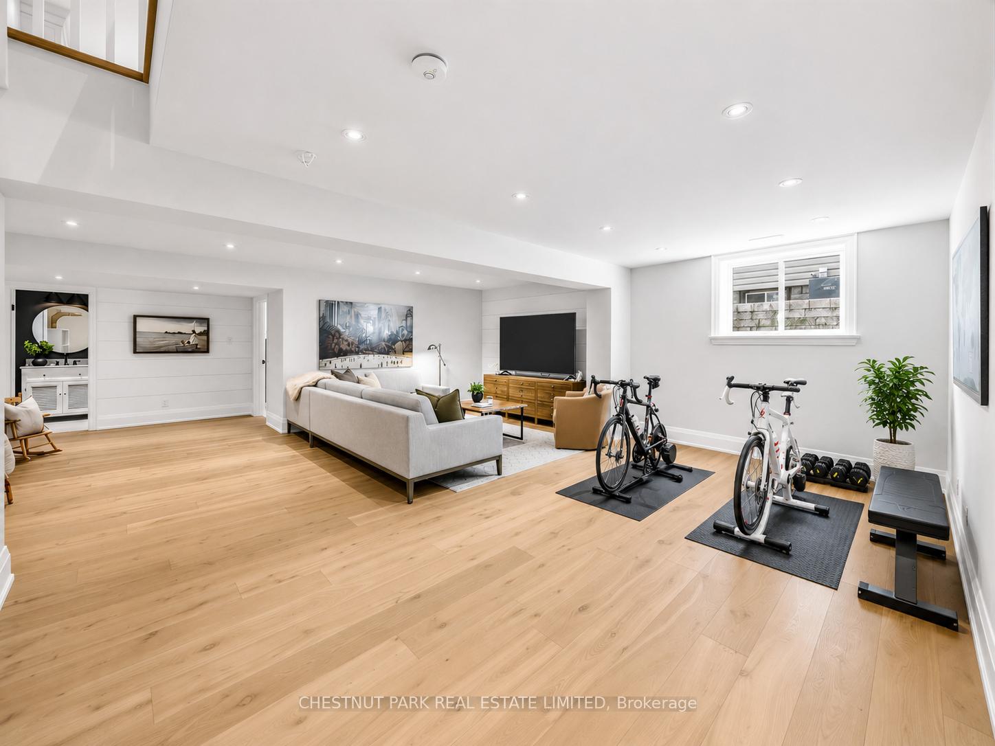 5 Bedroom Single Family Home/House's Image 33
