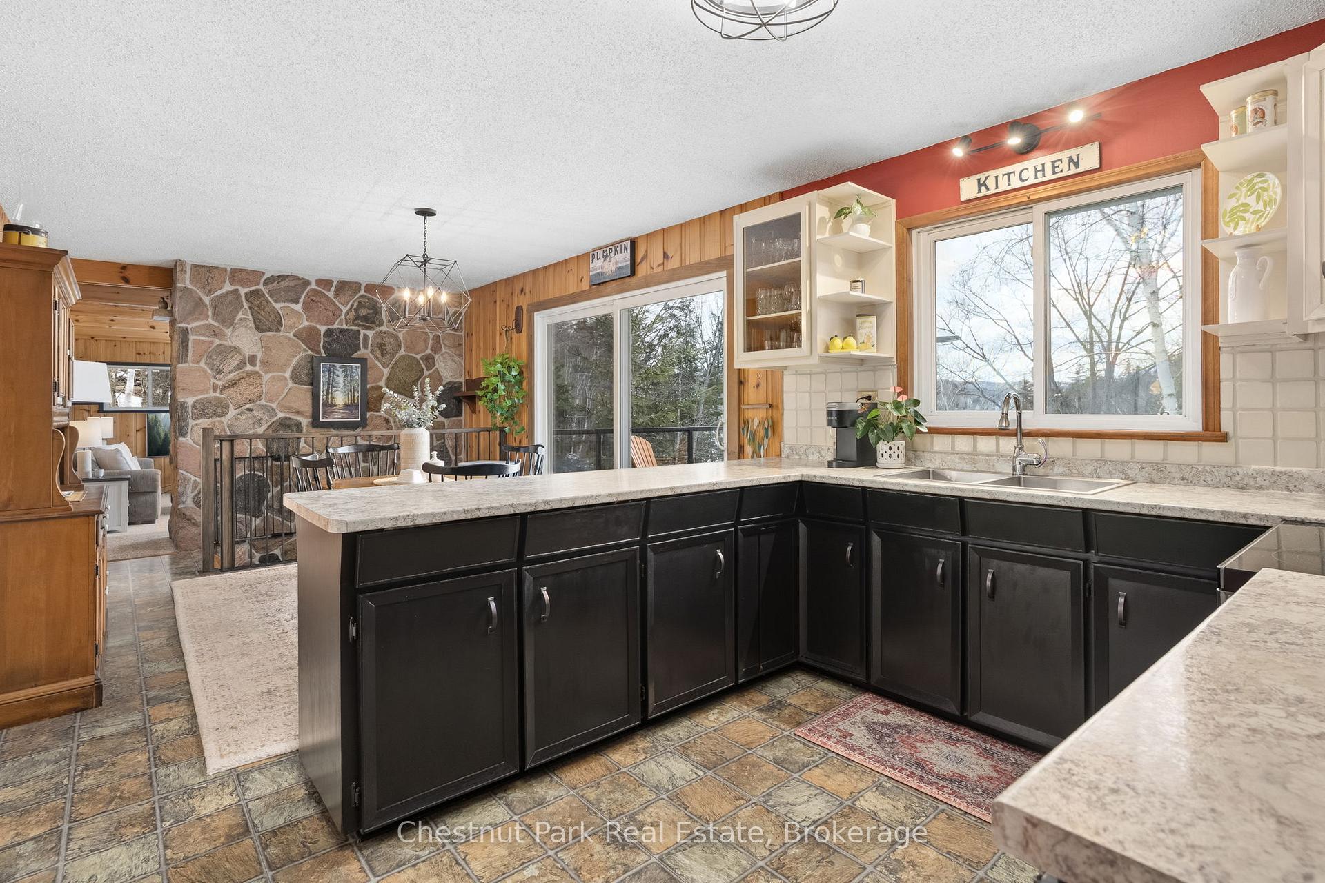 4 Bedroom Single Family Home/House's Image 4