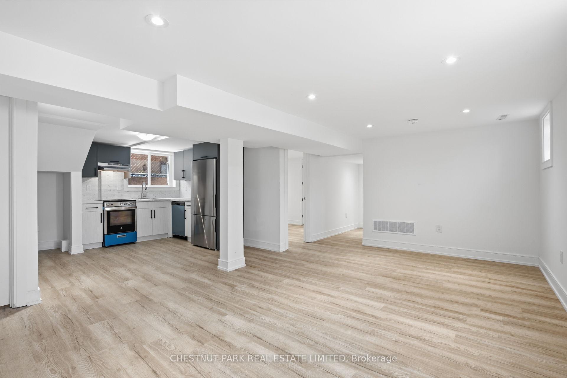 6 Bedroom Single Family Home/House's Image 42
