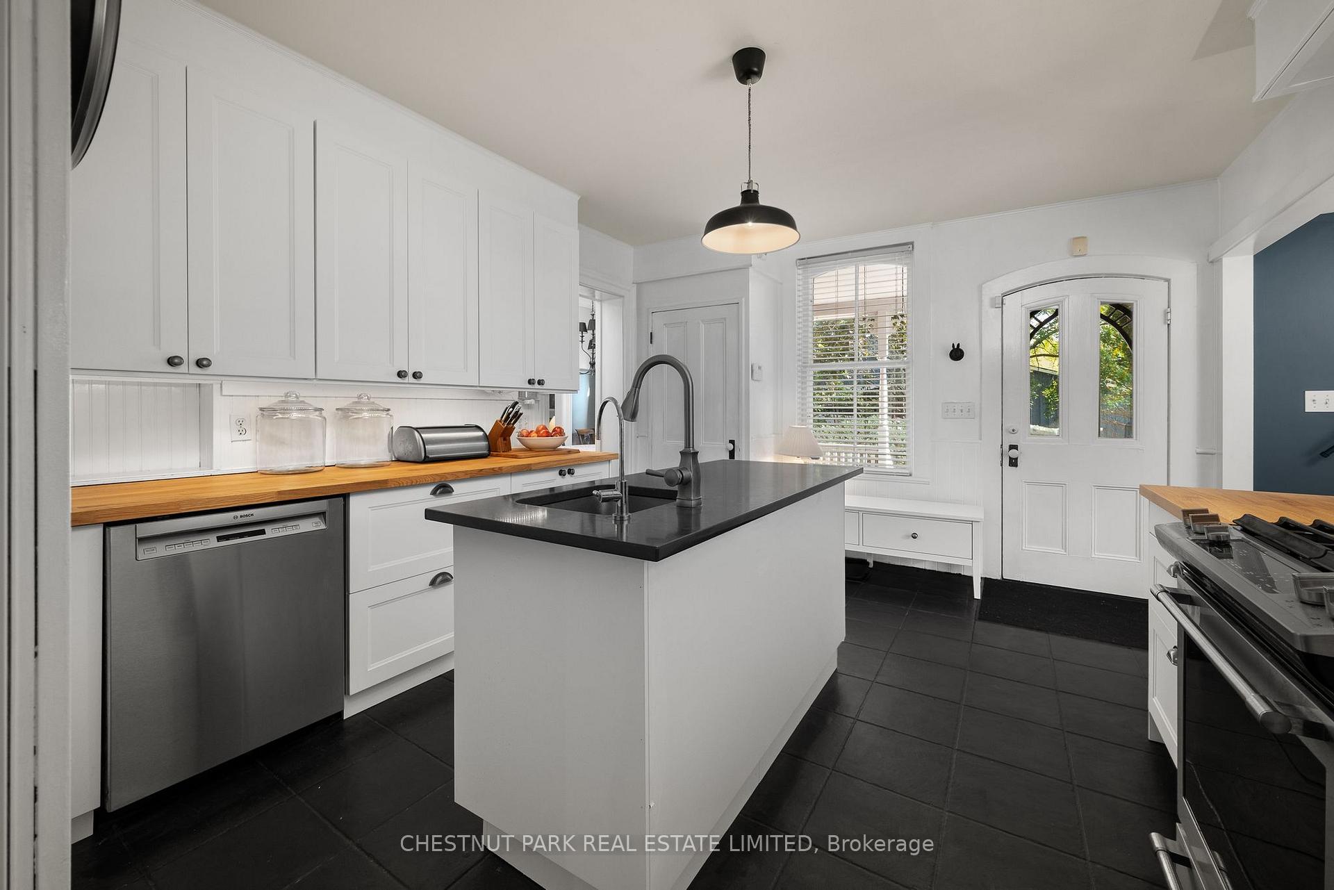 4 Bedroom Single Family Home/House's Image 16
