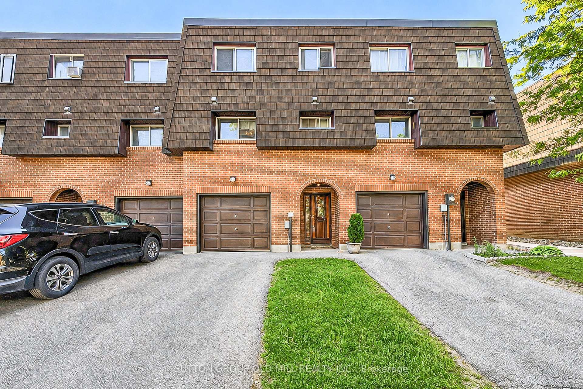 96 Darras Court Brampton Ontario Canada Sale residential Irena Bendi Sutton Group Old Mill Realty Inc., Brokerage *