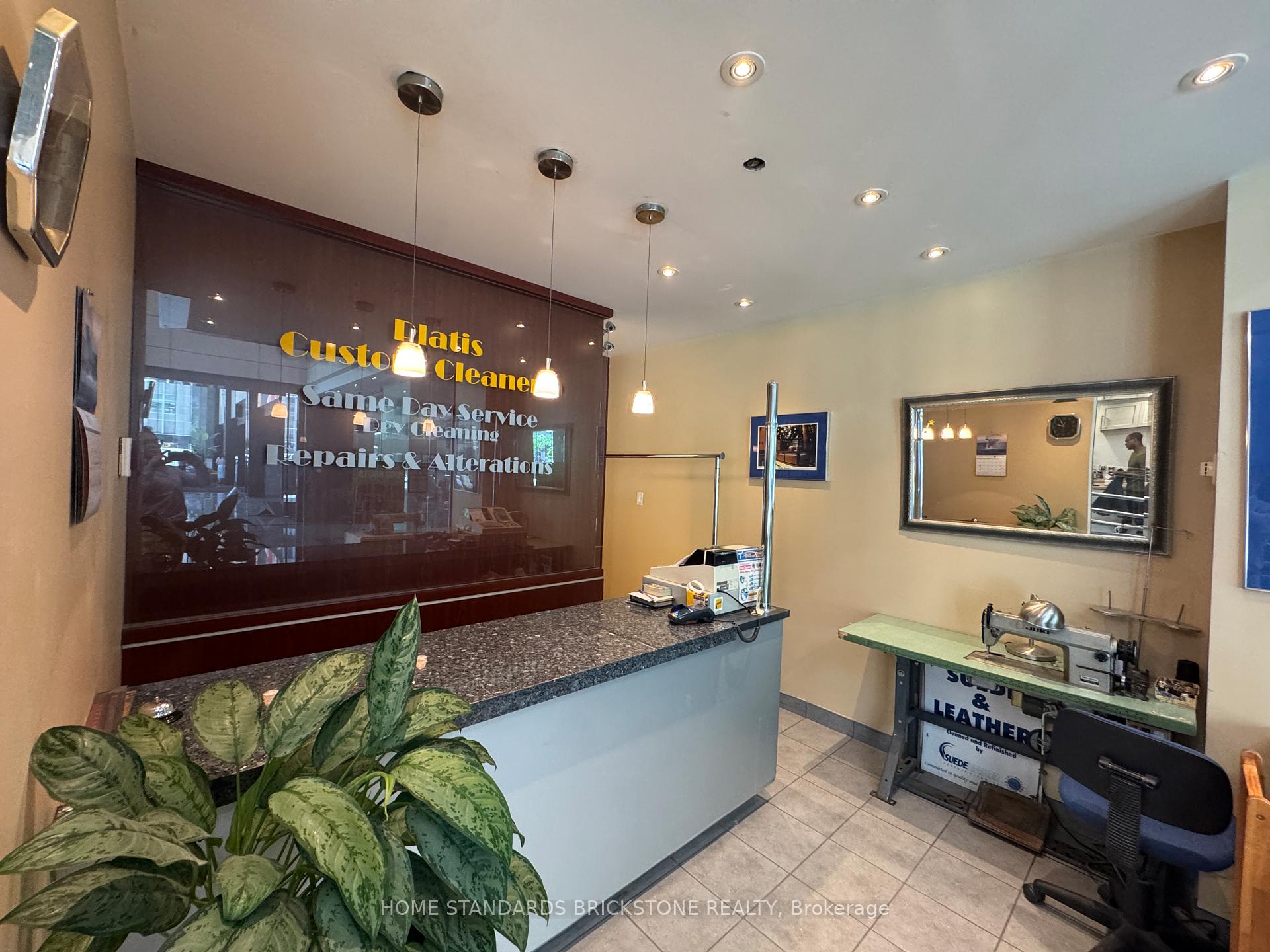 G20 - 181 University Avenue Toronto Ontario Canada Sale commercial NAWEL  SETH TRAIL BLAZERS REALTY Brokerage 
