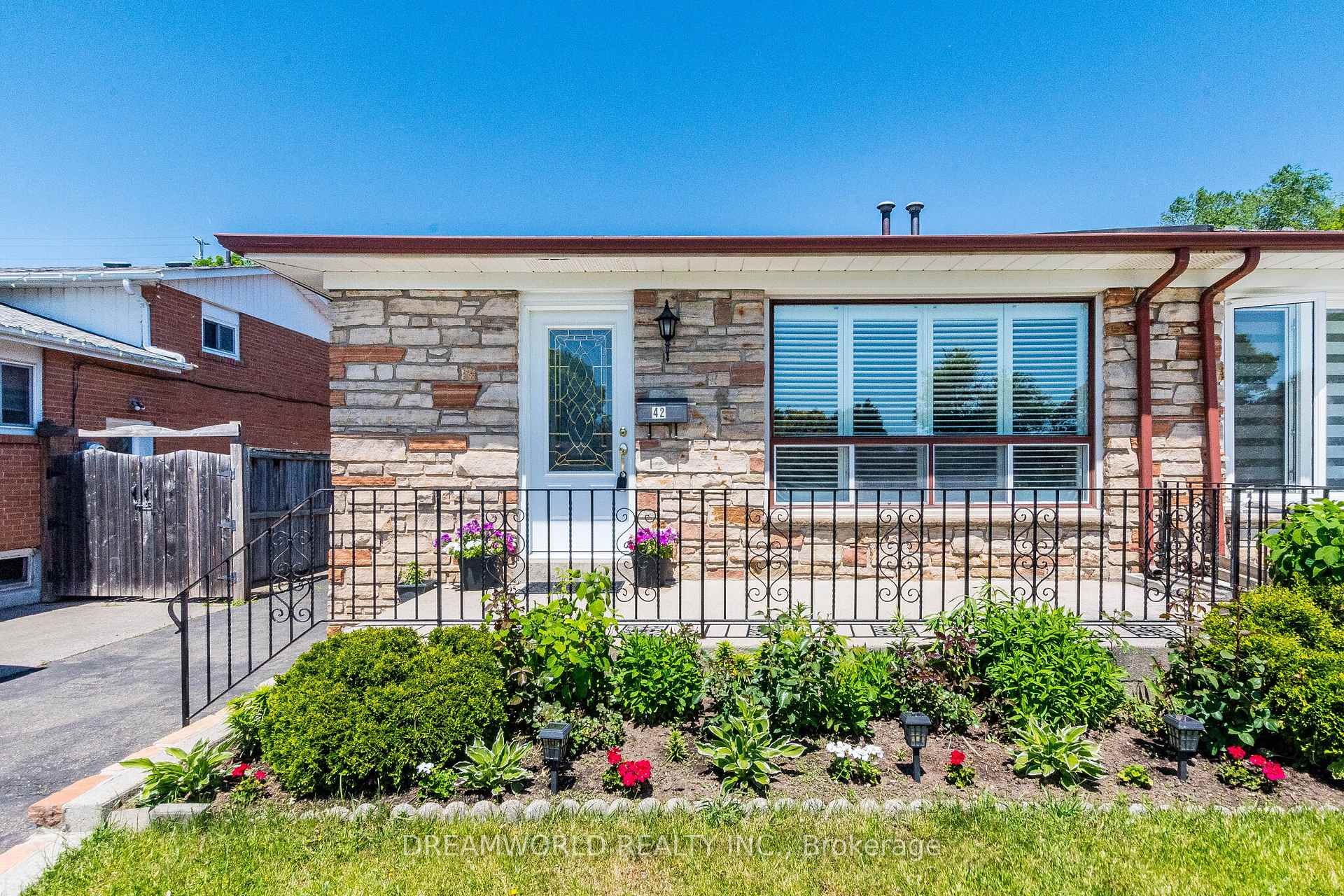 42 Northwood Drive Brampton Ontario Canada Sale residential Monika Vaid RE/MAX GOLD REALTY INC.