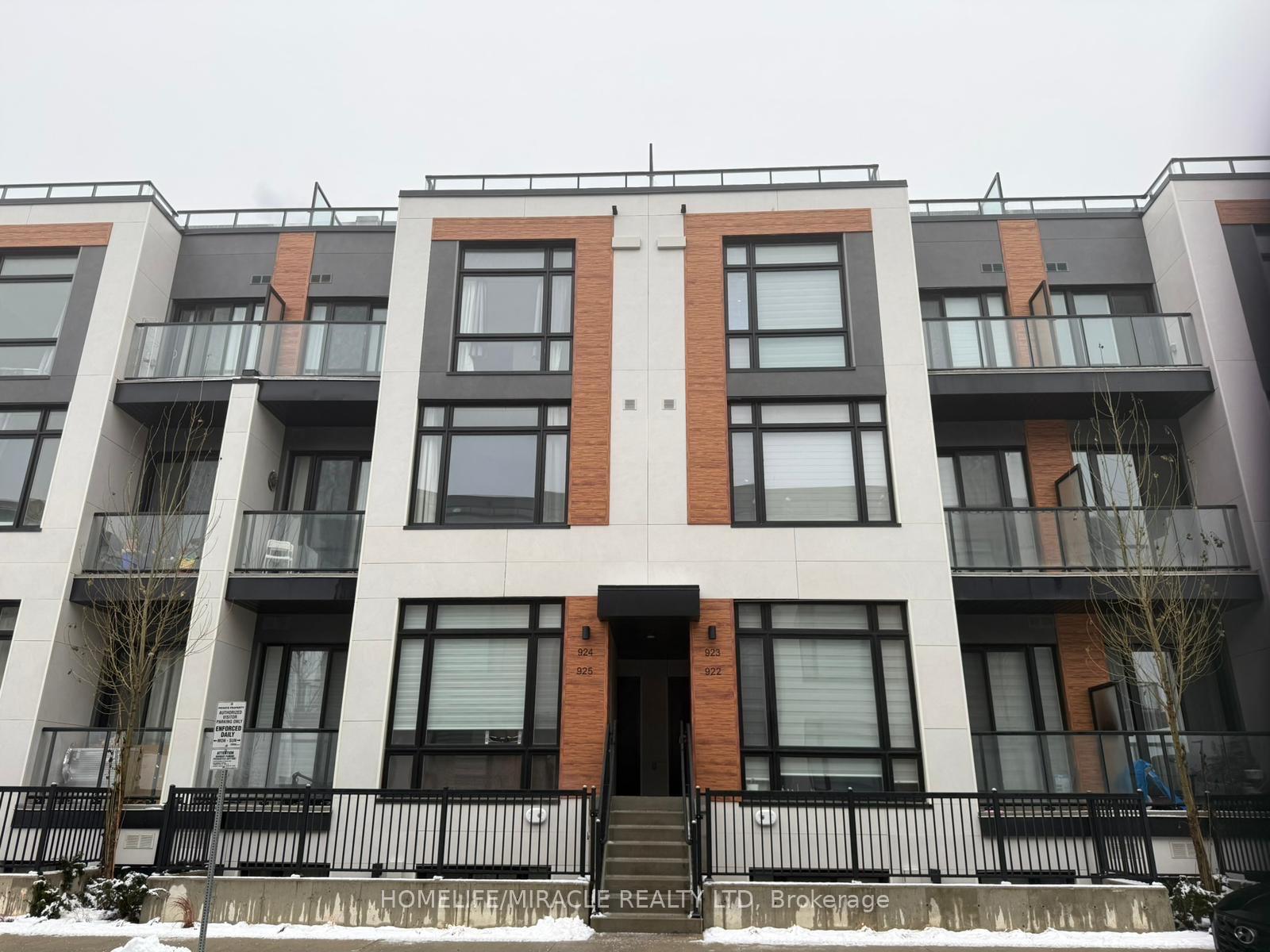 924 - 2 Steckley House Lane Richmond Hill Ontario Canada Sale residential Nasir Khan HomeLife/Miracle Realty Ltd., Brokerage *