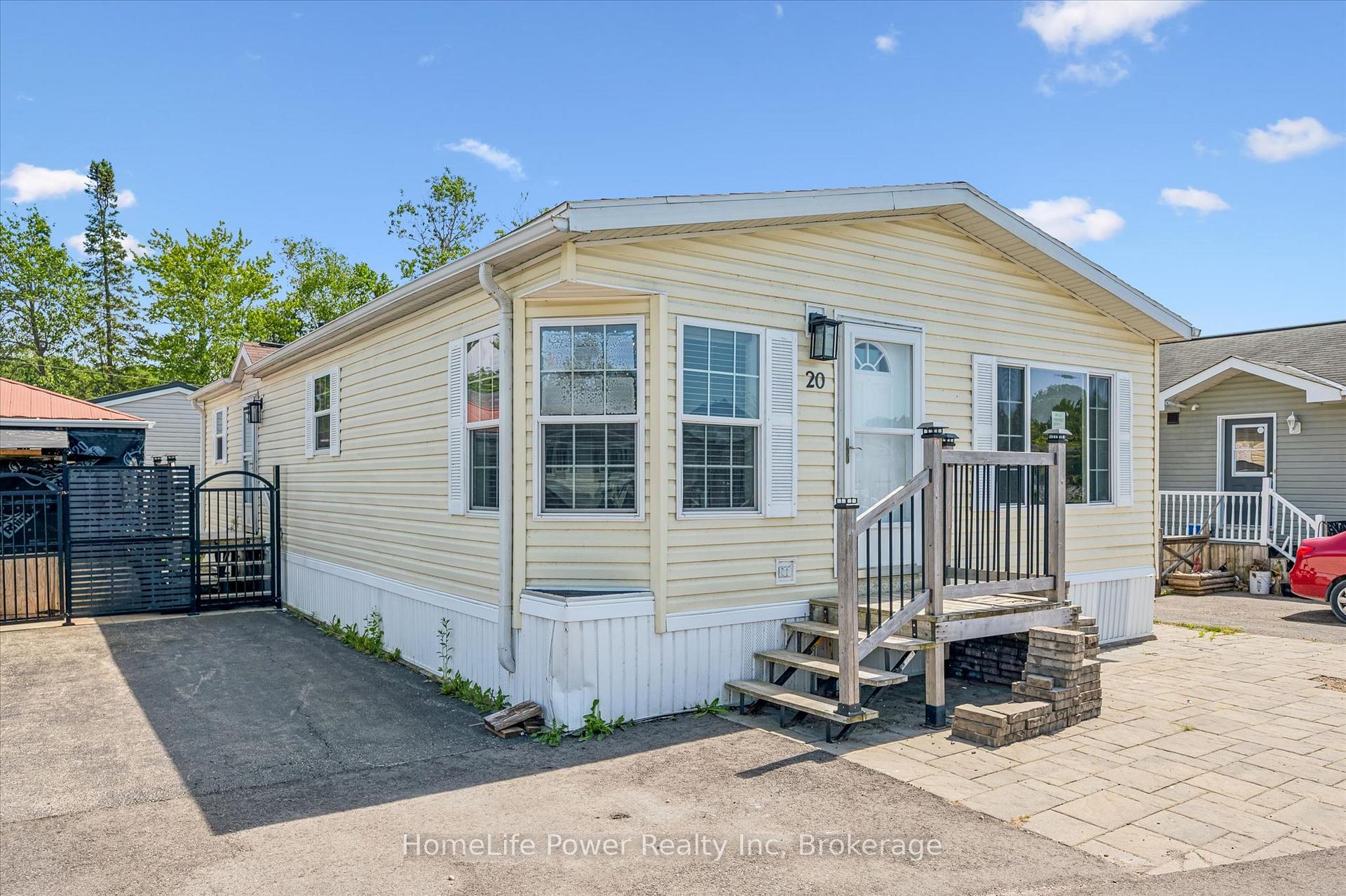 20 Elm Street Puslinch Ontario Canada Sale residential   HomeLife Power Realty Inc., Brokerage*