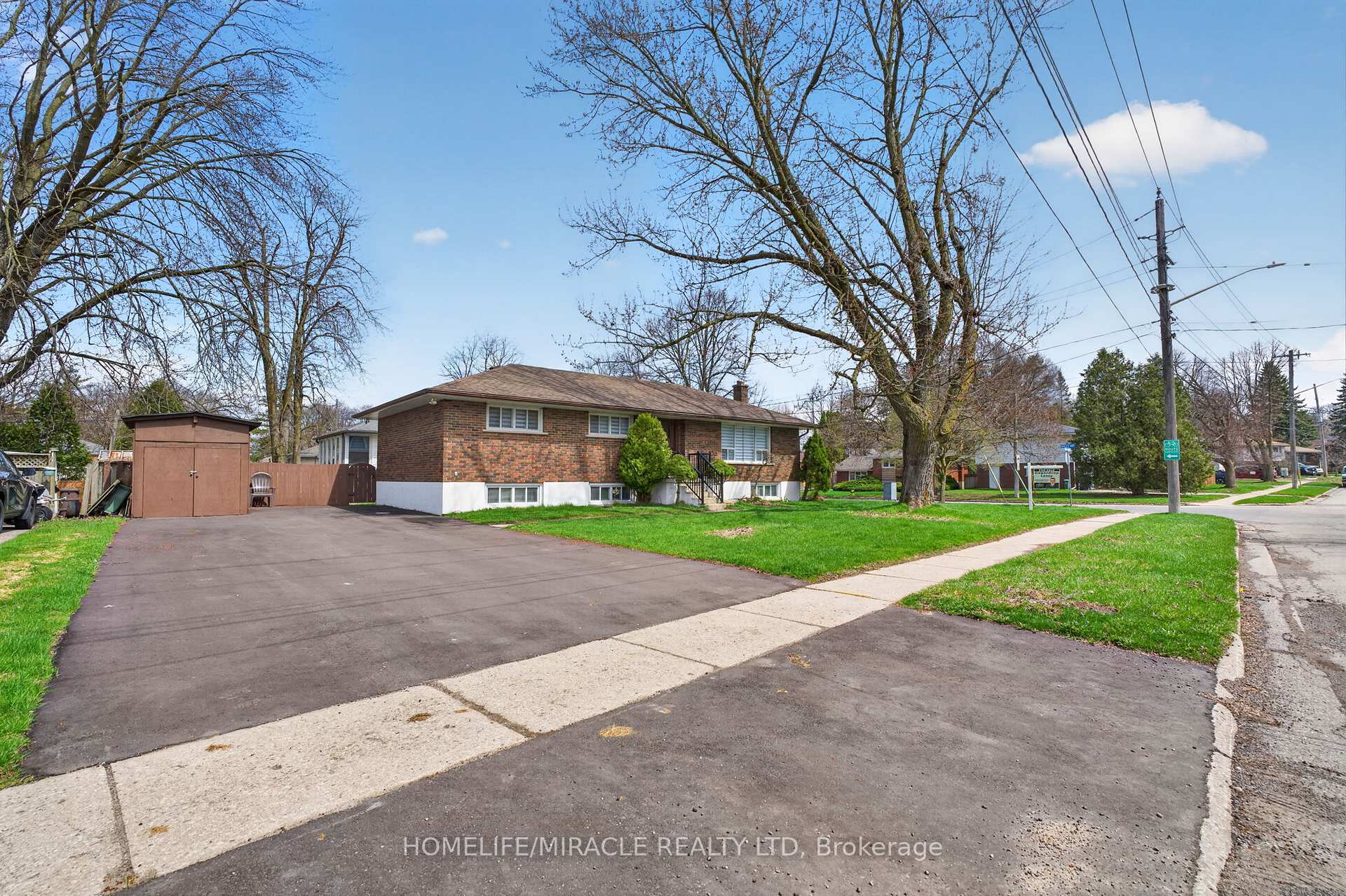 53 Nicklin Crescent Guelph Ontario Canada Sale residential Nasib Thind RE/MAX Real Estate Centre Inc., Brokerage*