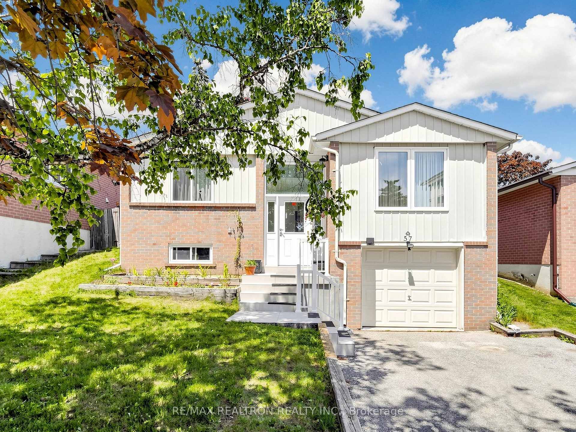 57 William Roe Boulevard Newmarket Ontario Canada Sale residential Mehrdad Maghsoud RE/MAX Realtron Realty Inc., Brokerage*