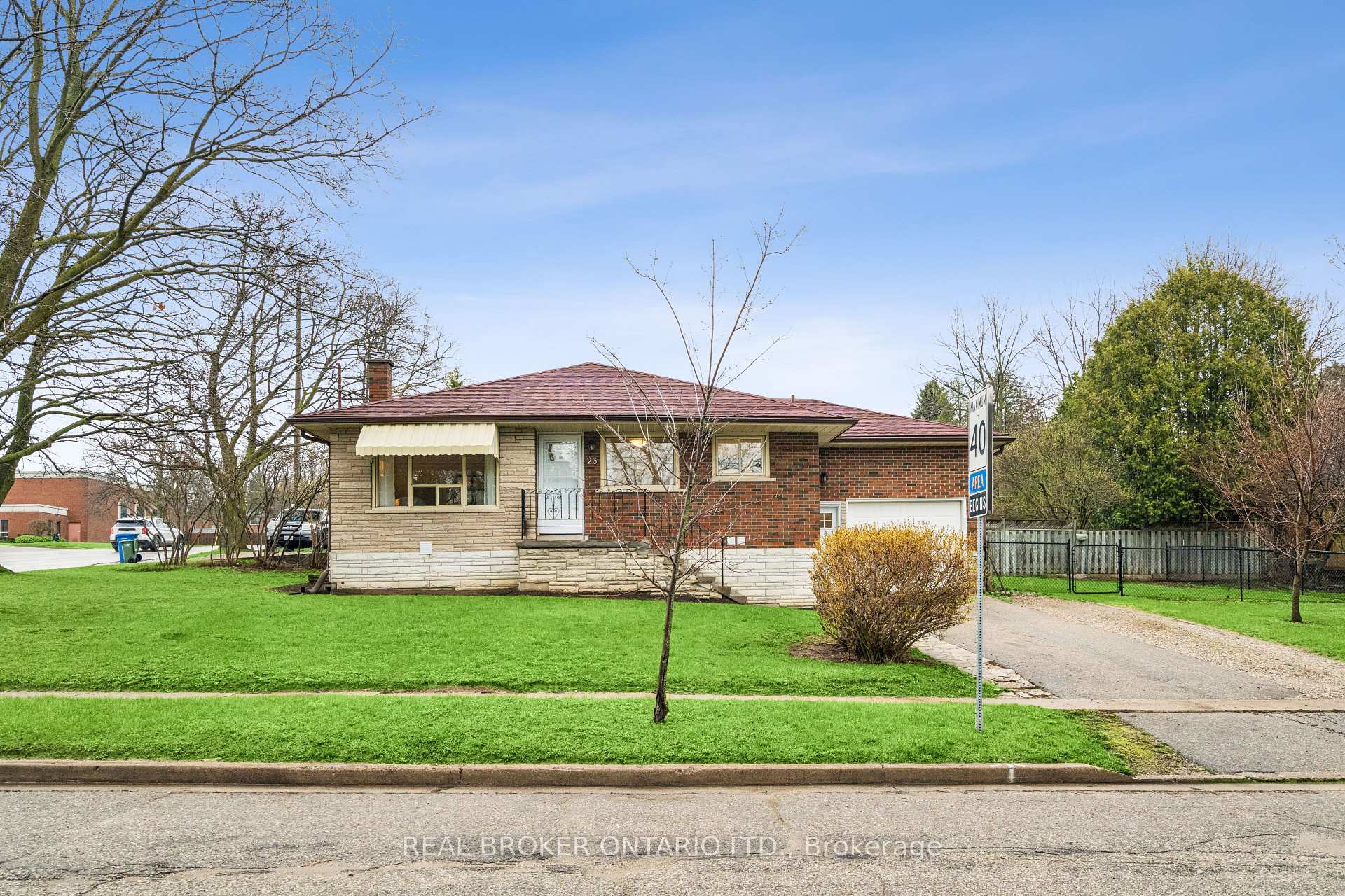 23 Knightswood Boulevard Guelph Ontario Canada Sale residential Nasib Thind RE/MAX Real Estate Centre Inc., Brokerage*