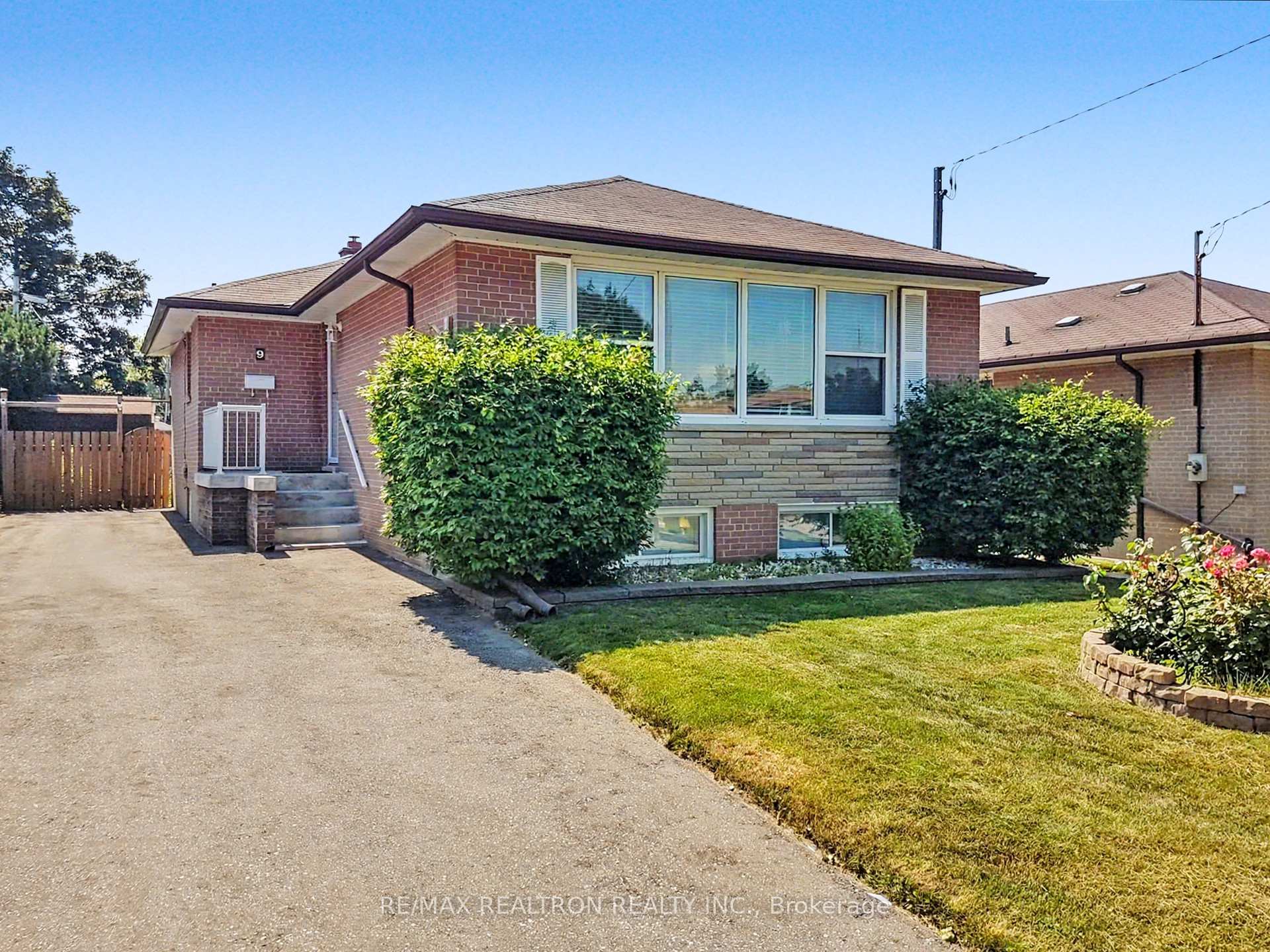 9 Stanwell Drive Toronto Ontario Canada Rent residential Carol Teichman RE/MAX Realtron Realty Inc, Brokerage 