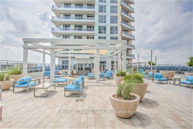 Nw-212 - 9201 Yonge Street Richmond Hill Ontario Canada Rent residential Vahid Taheri Right at Home Realty, Brokerage*