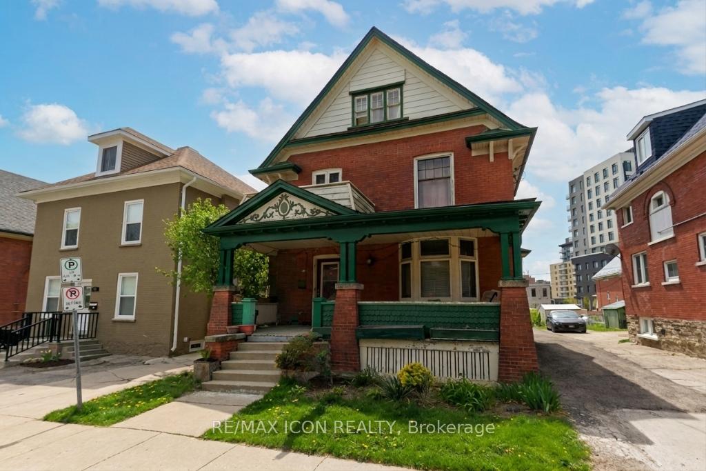 59 Irvin Street Kitchener Ontario Canada Sale residential Eva Munch RE/MAX Twin City Realty Inc., Brokerage*