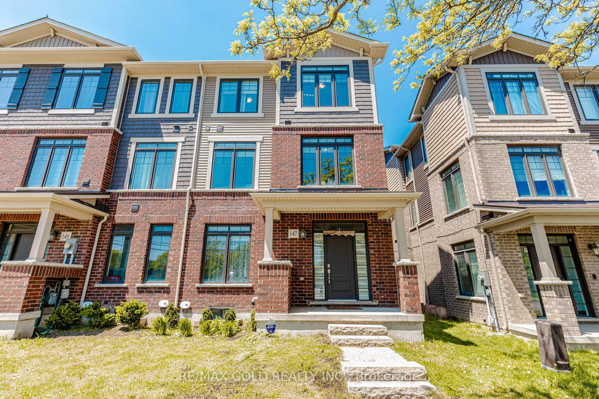 147 Hibiscus Lane Hamilton Ontario Canada Sale residential Rashminder Chadha REMAX Gold Realty Inc., Brokerage*