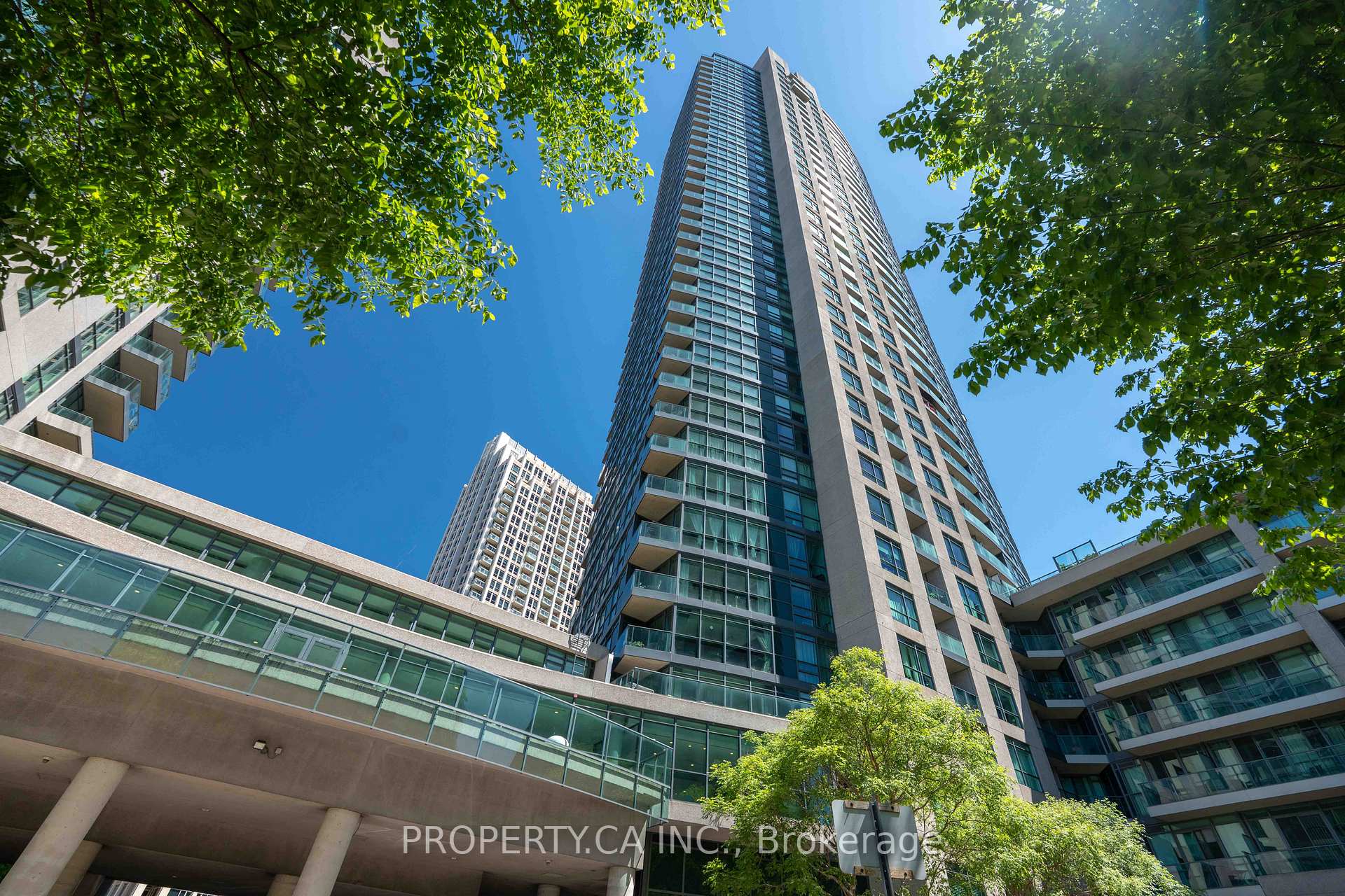 2203 - 215 Fort York Boulevard Toronto Ontario Canada Rent residential Michael Gauer PROPERTY.CA INC.